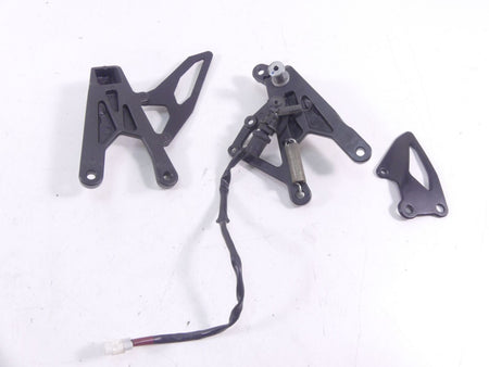 2015 Yamaha YZF-R1M Front Left Right Footpeg Foot Peg Mount Set 2CR-27443-00-00 {{ shop.shopifyCountryName }} - Mototech271