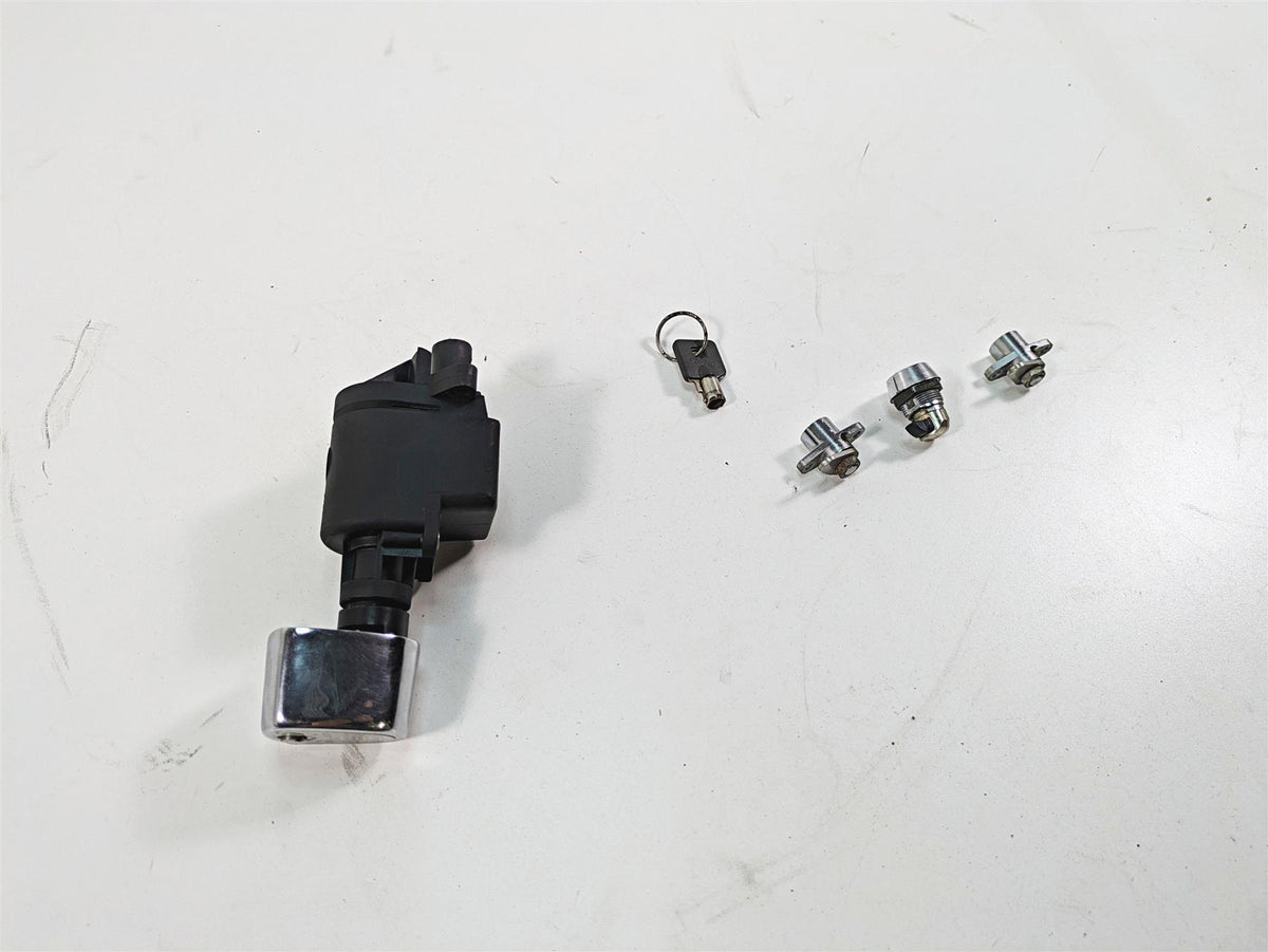 2006 Harley Touring FLHXI Street Glide Ignition Switch Key Lock Set 71572-06 {{ shop.shopifyCountryName }} - Mototech271