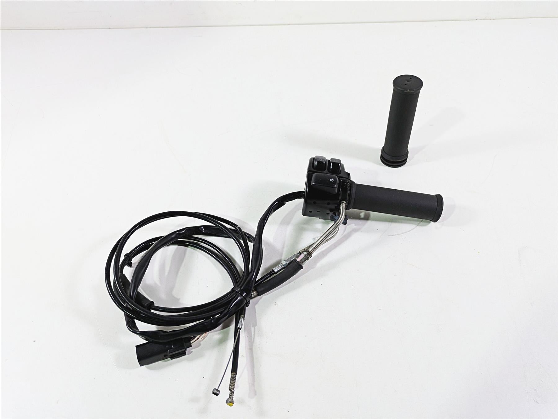 2009 Harley XR1200 Sportster Right Hand Control Switch Throttle -Read 71684-06A {{ shop.shopifyCountryName }} - Mototech271