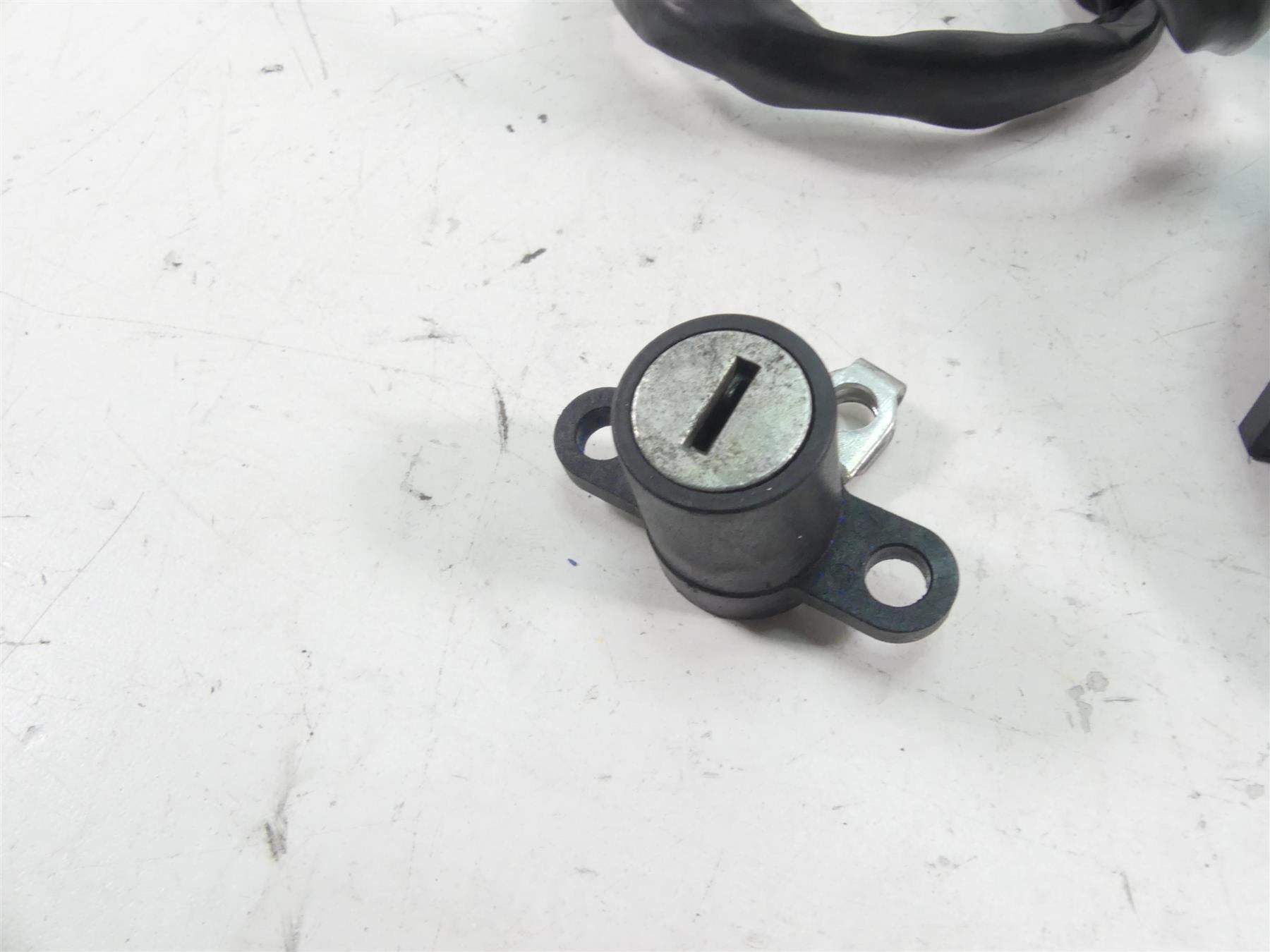 2008 Yamaha FZ1 Fazer Ignition Switch Seat Fuel Gas Cap Key Lock 3C3-82501-10-00 {{ shop.shopifyCountryName }} - Mototech271