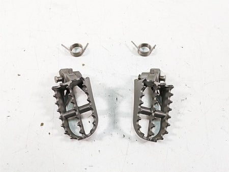 2007 BMW R1200GS K255 Adv Front Footpeg Foot Peg Rest Set 46717694557 {{ shop.shopifyCountryName }} - Mototech271