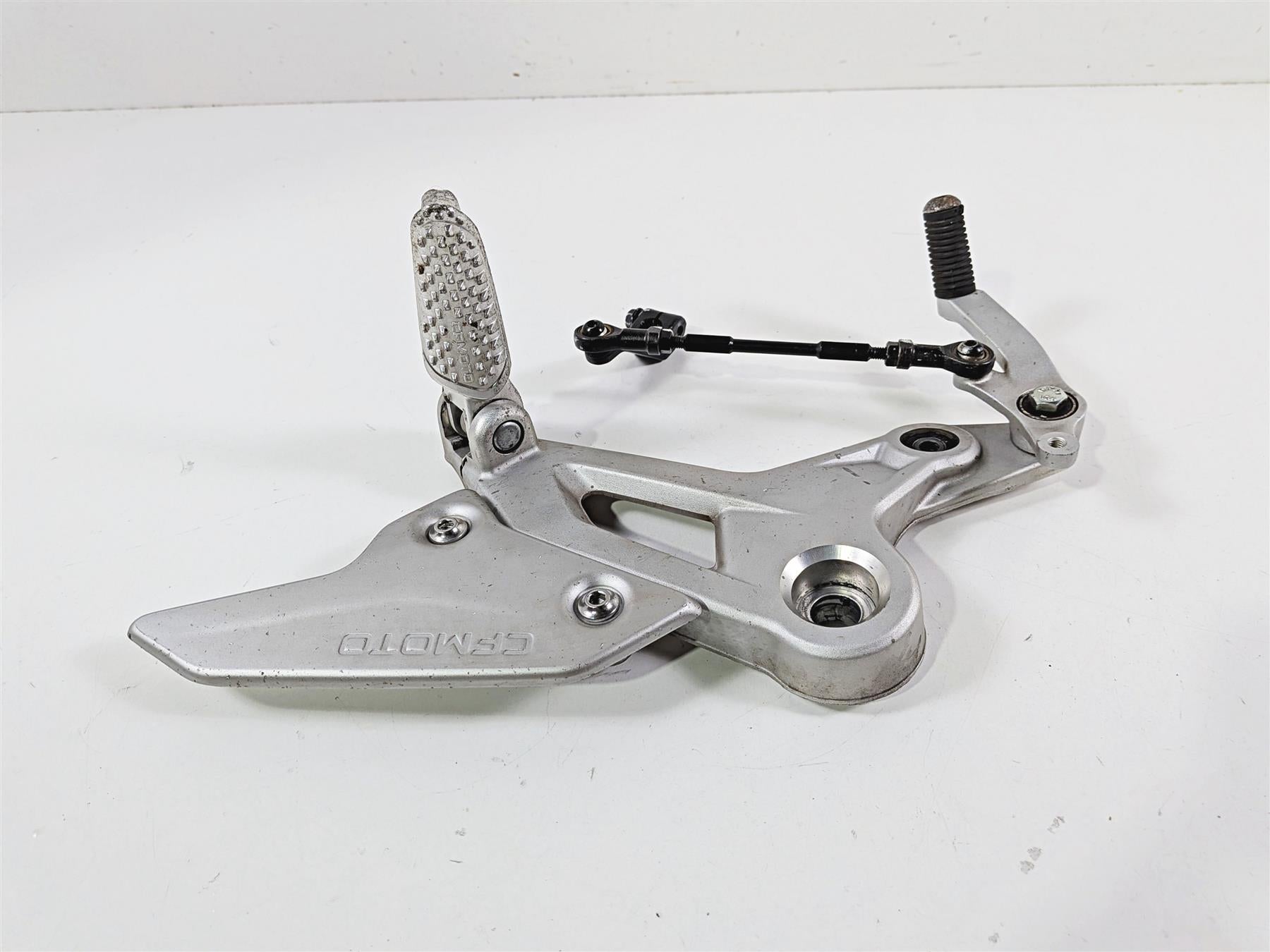 2025 CFMoto 450 SS Left Footpeg & Shifter Set 6AQV-142600-1001 6AQV-141030-1000 {{ shop.shopifyCountryName }} - Mototech271