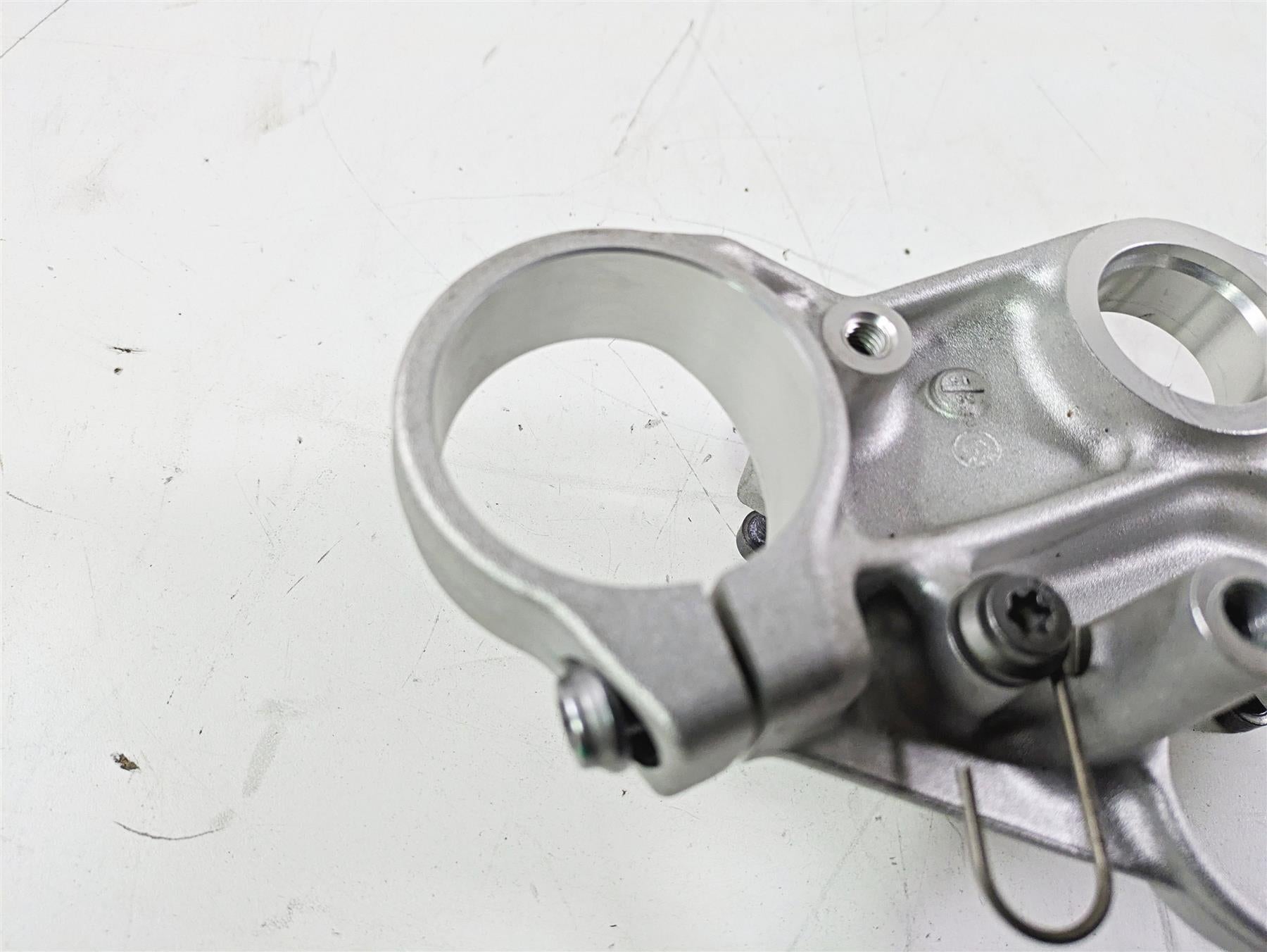 2016 BMW R1200RS K54 Upper Triple Tree Steering Clamp 31428525324 {{ shop.shopifyCountryName }} - Mototech271