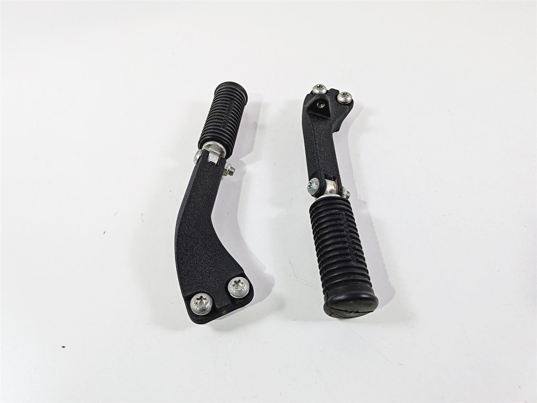 2011 Harley FXDF Dyna Fat Bob Rear Passenger Footpeg Set 49230-06 49224-06A {{ shop.shopifyCountryName }} - Mototech271