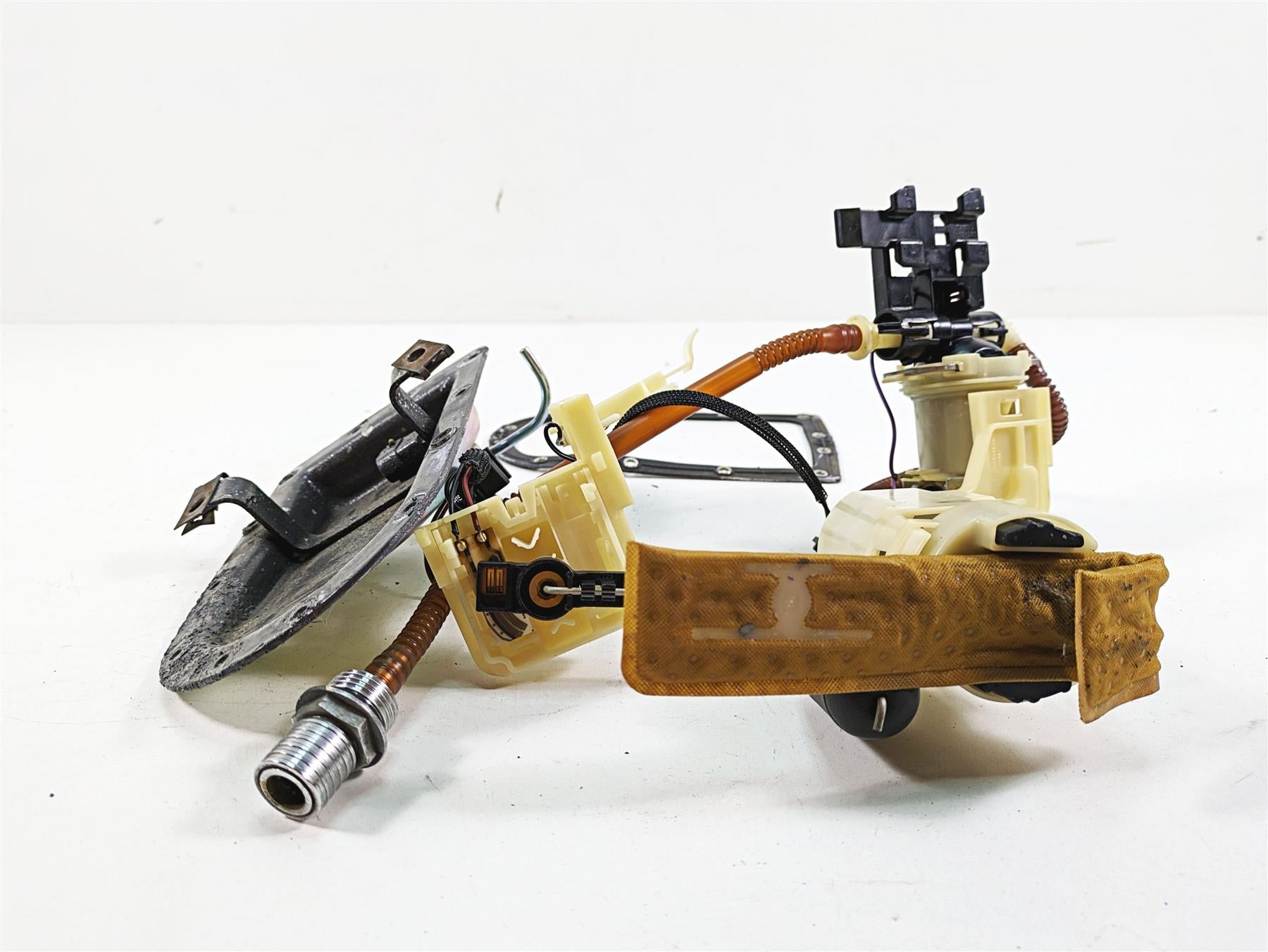 2009 Harley FXDC Dyna Super Glide Custom Fuel Gas Pump & Sending Unit 75218-04D {{ shop.shopifyCountryName }} - Mototech271