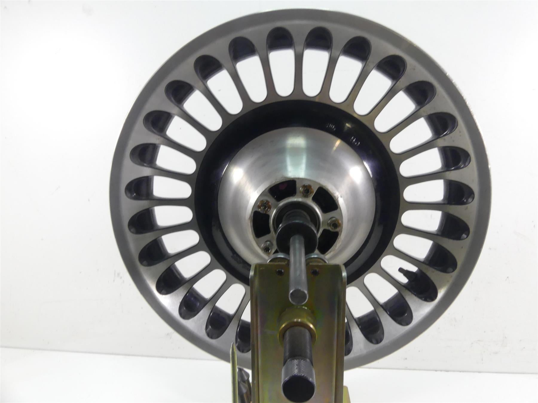 2011 Harley Touring FLTRU Road Glide 17x3 Straight Front Wheel Rim 43300161 {{ shop.shopifyCountryName }} - Mototech271