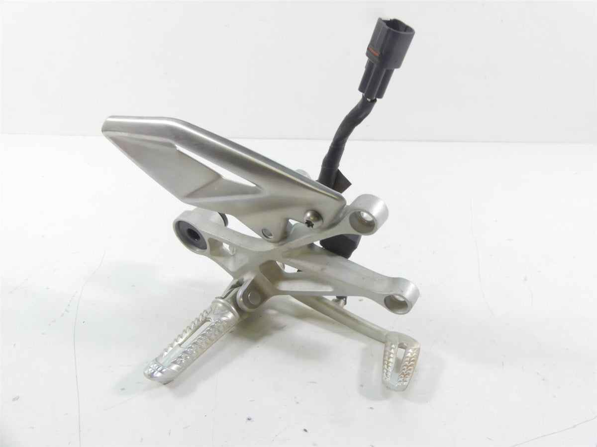 2019 Triumph Street Triple 765R Right Rider Footpeg & Brake Pedal T2081464 {{ shop.shopifyCountryName }} - Mototech271