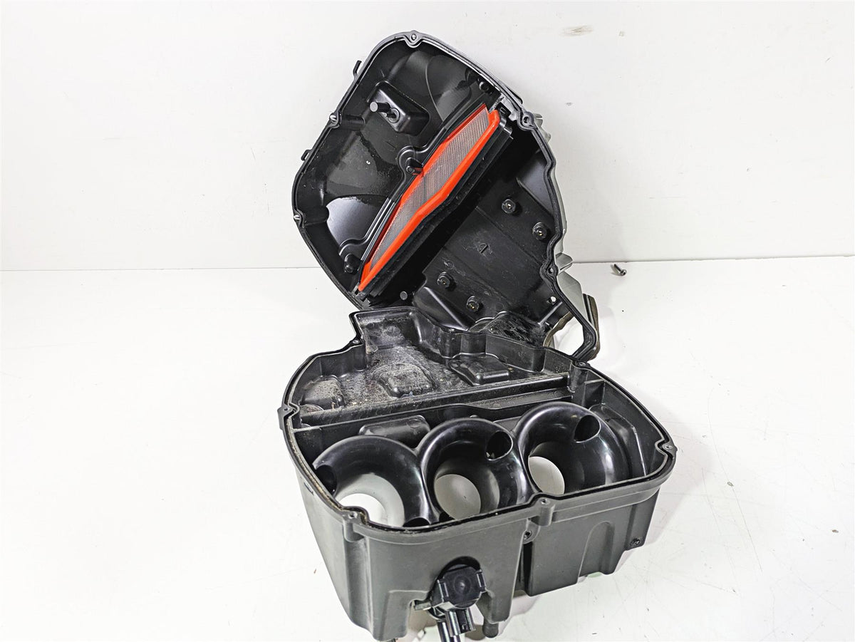 2019 Triumph Speed Triple RS 1050 Air Box Cleaner Breather Set T2205575 {{ shop.shopifyCountryName }} - Mototech271
