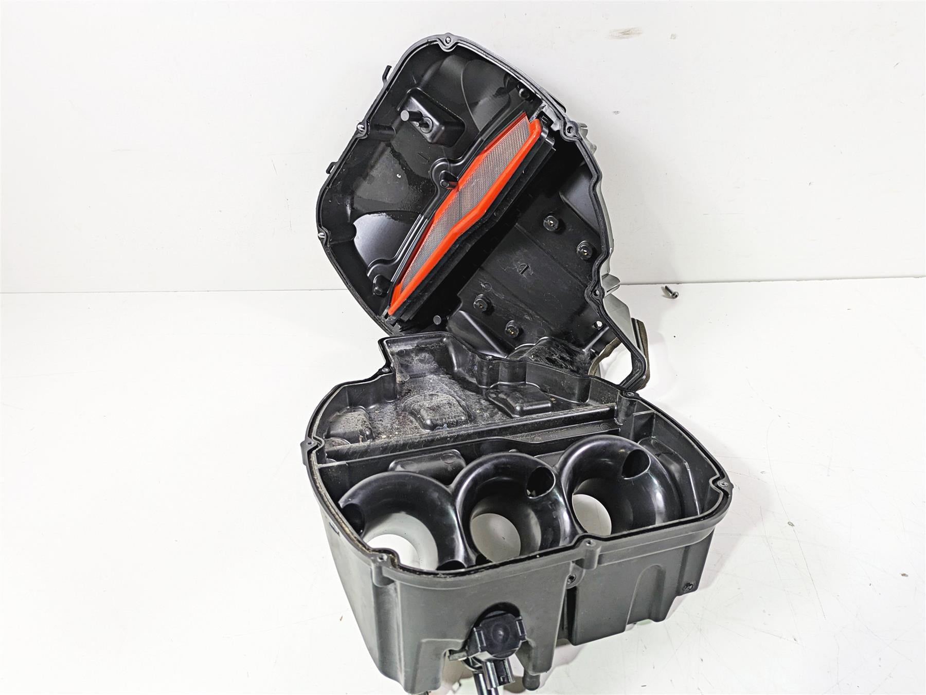 2019 Triumph Speed Triple RS 1050 Air Box Cleaner Breather Set T2205575 {{ shop.shopifyCountryName }} - Mototech271