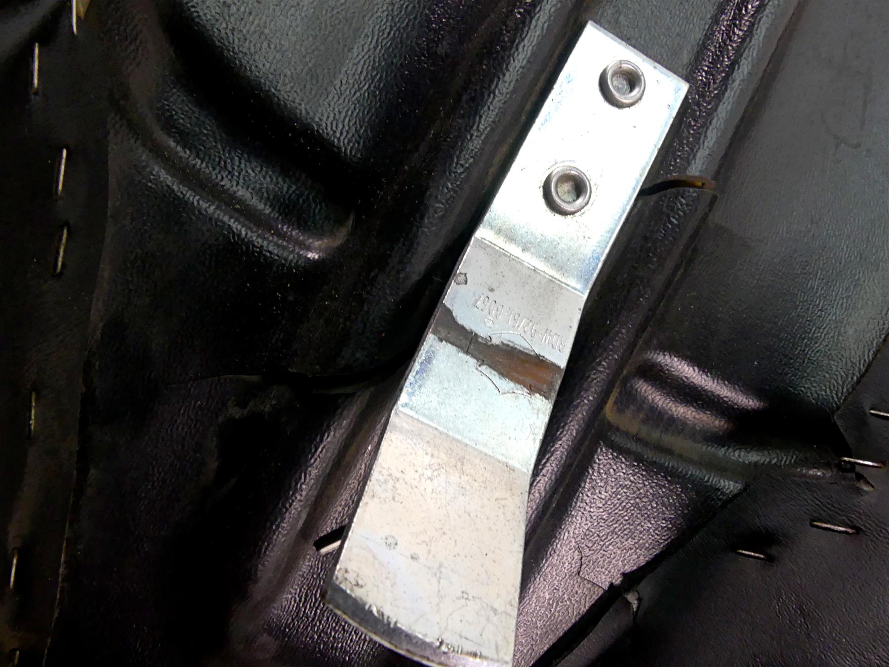 2003 Harley Touring FLHTCI E-Glide 100TH Standard Seat Saddle - Read 52164-97E {{ shop.shopifyCountryName }} - Mototech271