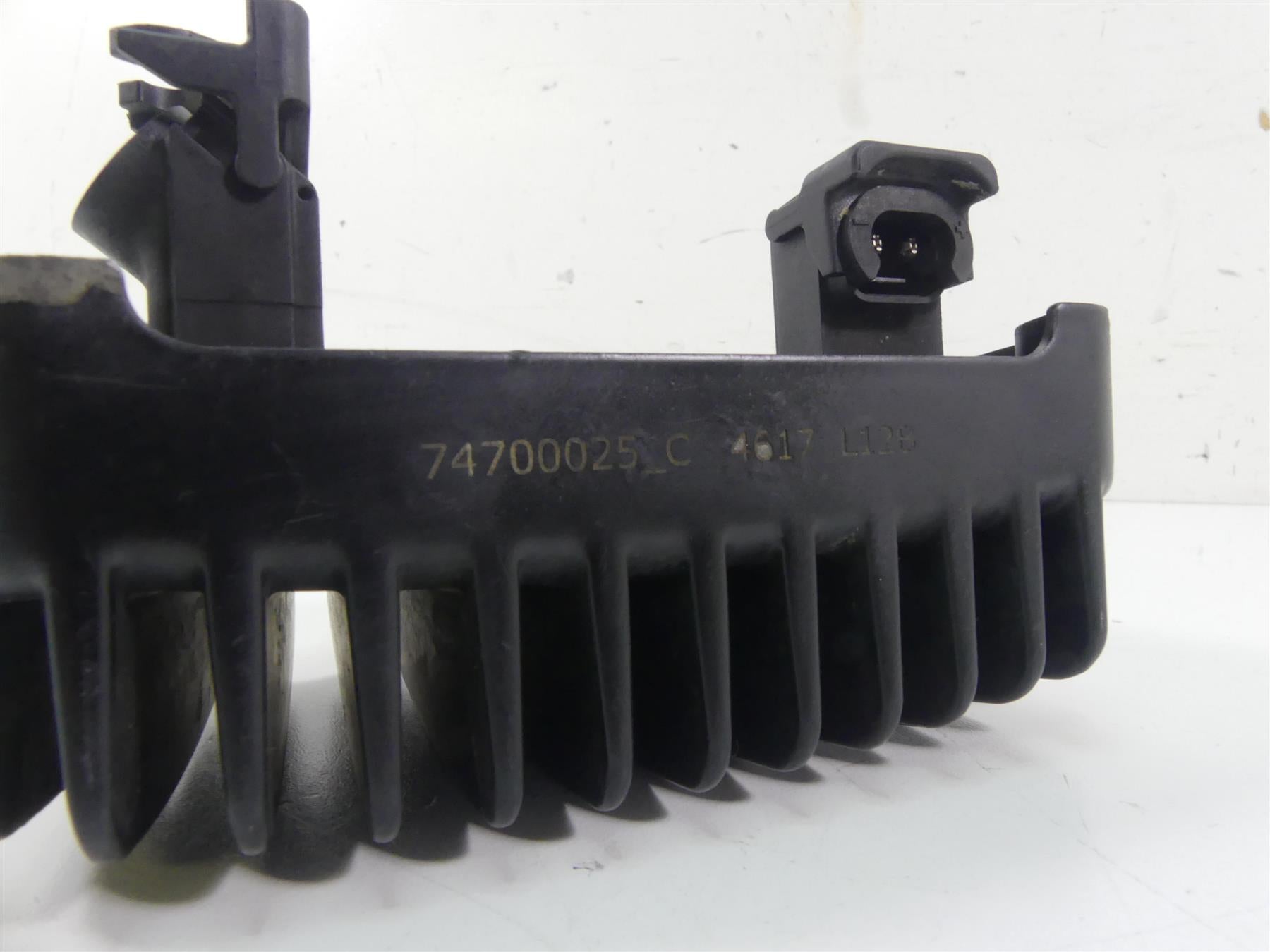 2011 Harley FXDWG Dyna Wide Glide Rectifier Voltage Regulator 74700025 {{ shop.shopifyCountryName }} - Mototech271