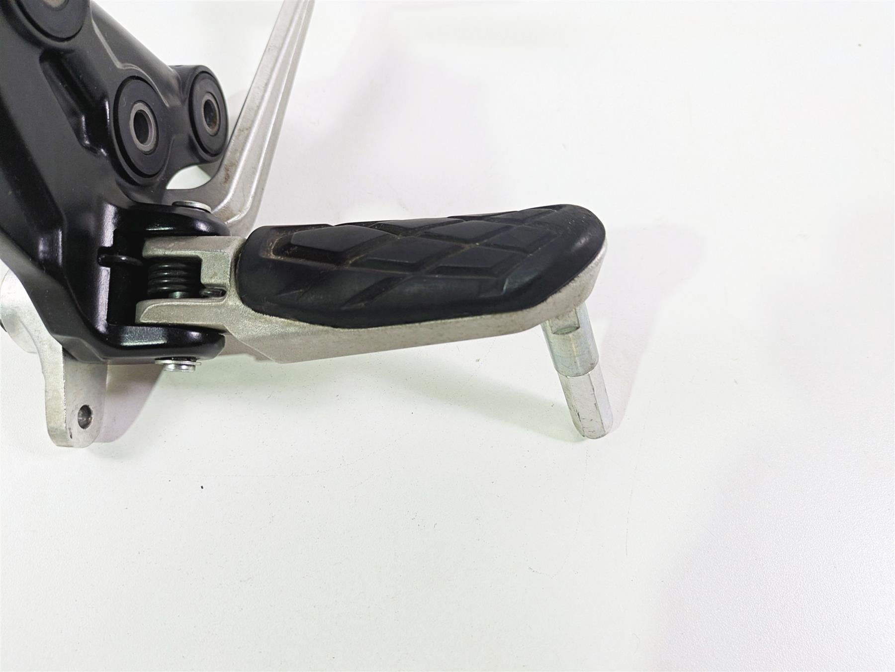 2023 Suzuki GSX1300 RR Hayabusa Right Front Footpeg & Brake Pedal 43510-10L00 {{ shop.shopifyCountryName }} - Mototech271