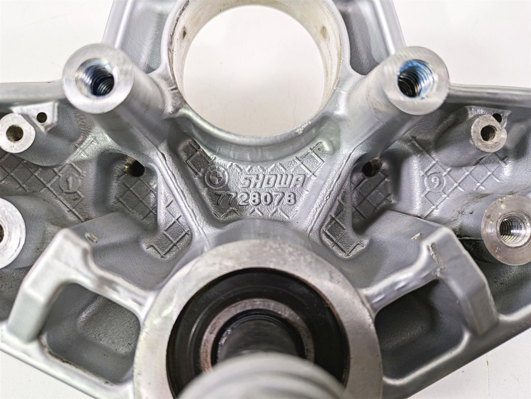 2012 BMW R1200R K27 Upper Triple Tree Steering Clamp 31427727249 7728078 {{ shop.shopifyCountryName }} - Mototech271