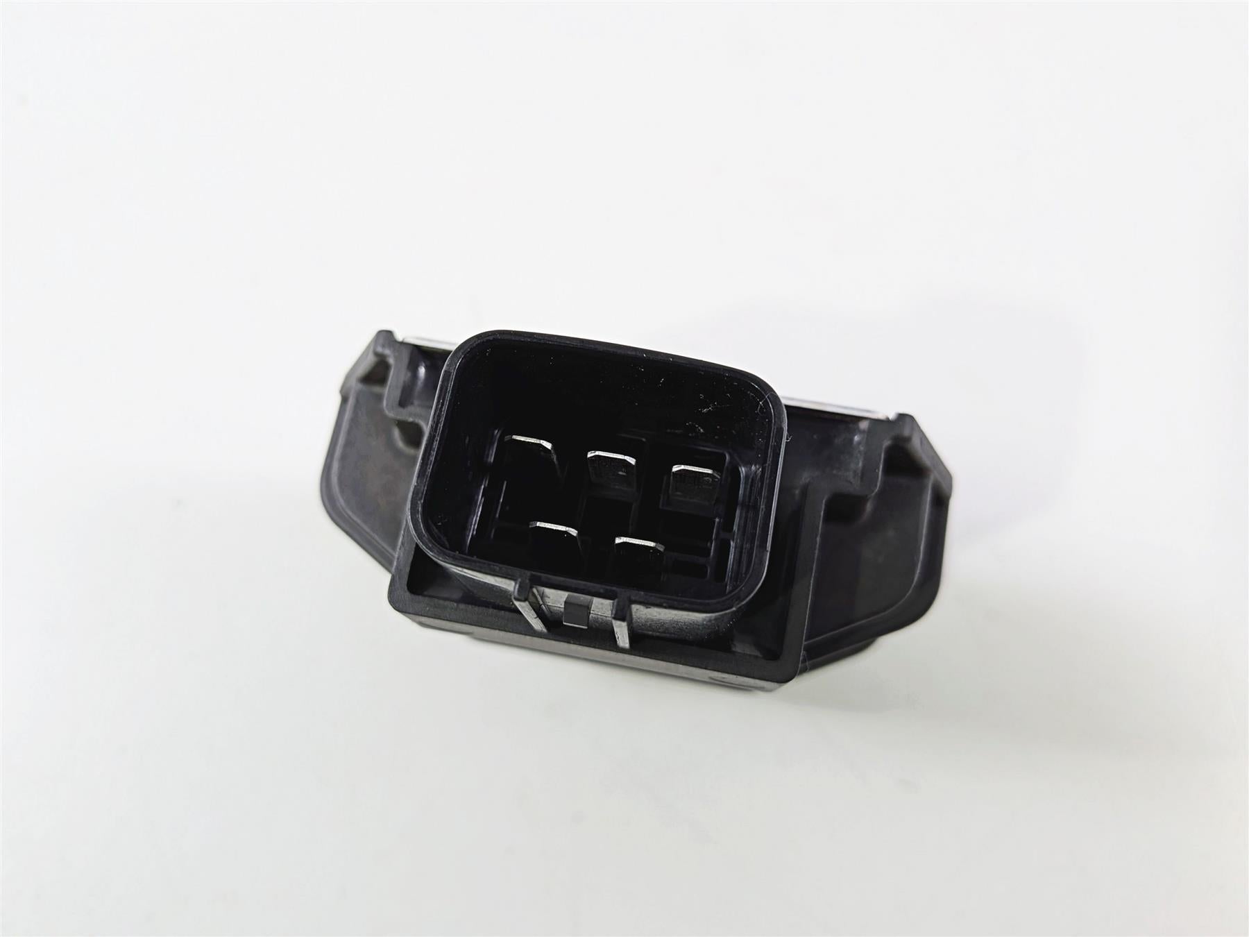 2024 Yamaha YZF R1 RN65 Rectifier Voltage Regulator FH022BA 2CR-81960-00-00 {{ shop.shopifyCountryName }} - Mototech271
