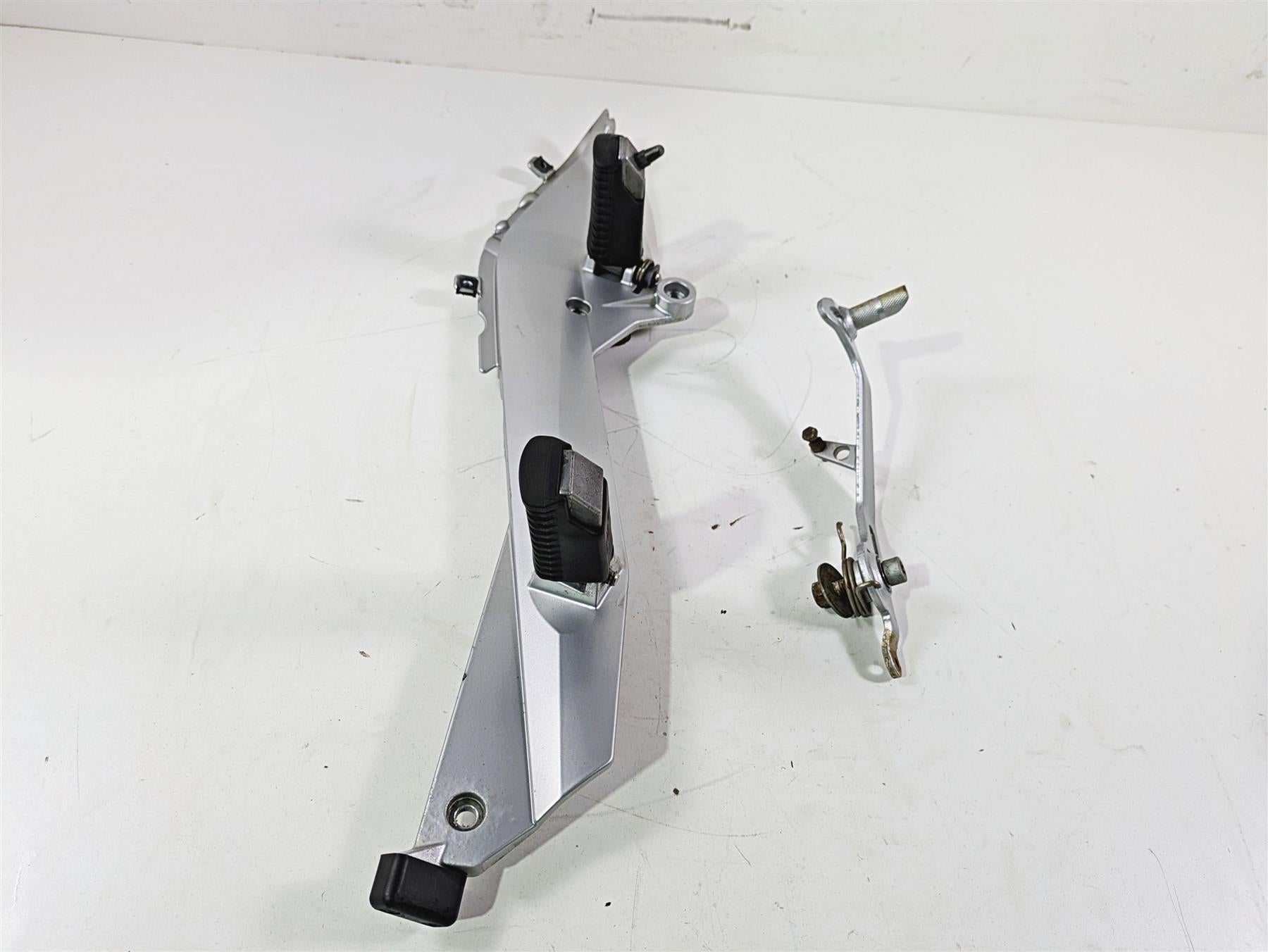 2009 BMW R1200RT K26 Right Footpegs + Bracket & Brake Lever Pedal 46717675290 {{ shop.shopifyCountryName }} - Mototech271