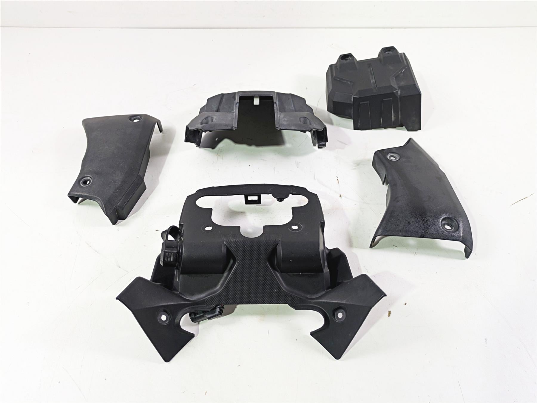 2020 Suzuki V-Strom 1050 XT Plastic Infill Cover Set 43585-31J0 18576-06L00 {{ shop.shopifyCountryName }} - Mototech271