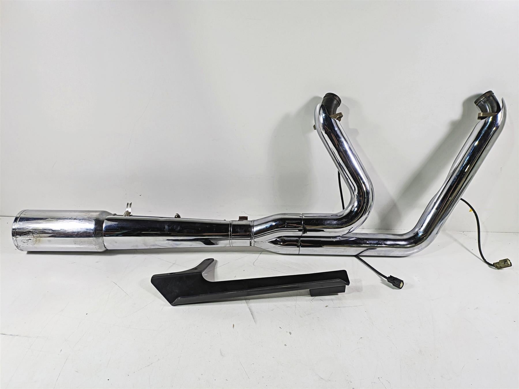 2017 Harley Dyna FXDB Street Bob Vance Hines 2 Into 1 Pro Pipe Exhaust 17569 {{ shop.shopifyCountryName }} - Mototech271