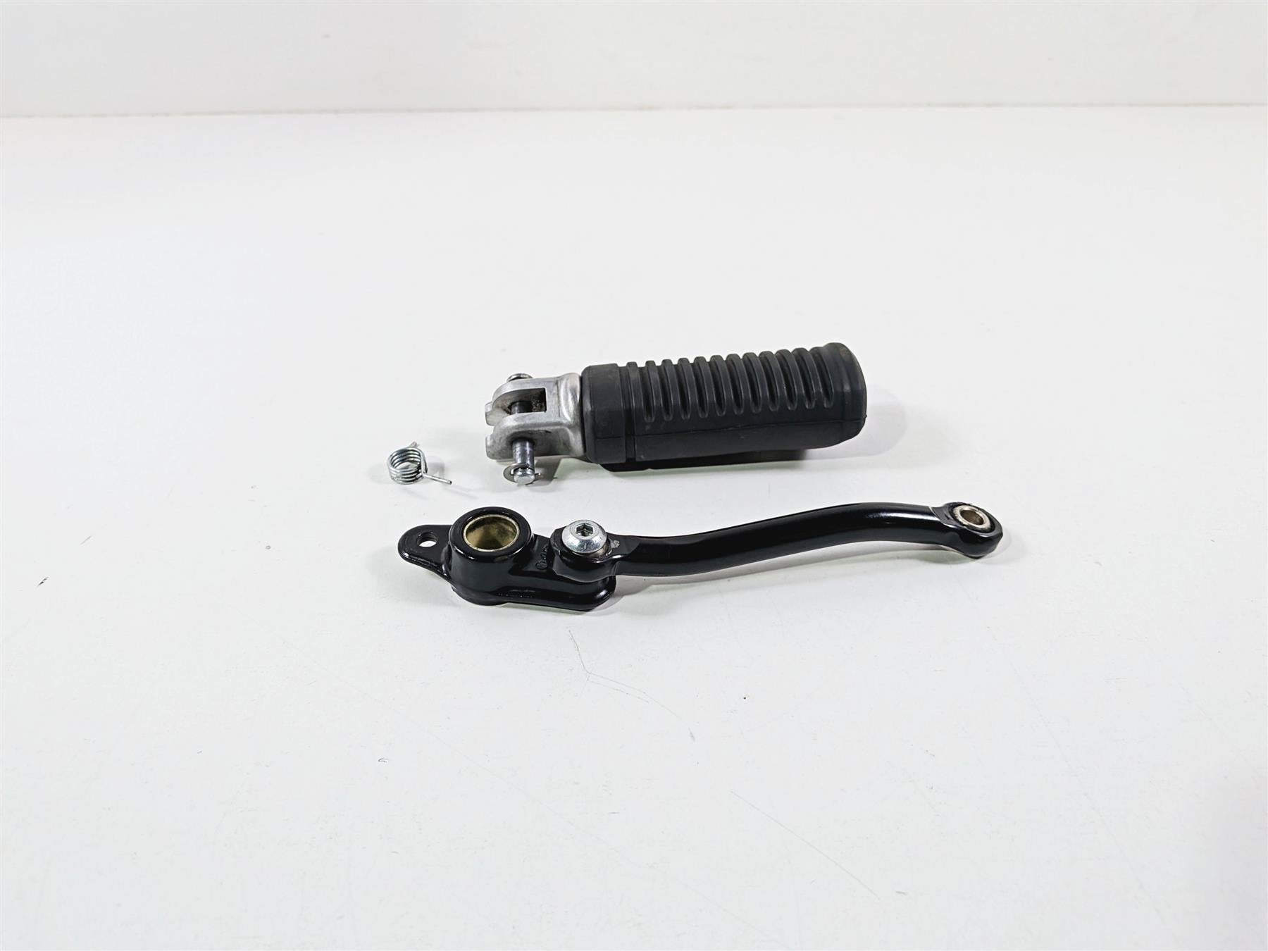2024 Harley Softail FXLRST Low Rider Right Foot Peg & Brake Linkage 50501106 {{ shop.shopifyCountryName }} - Mototech271