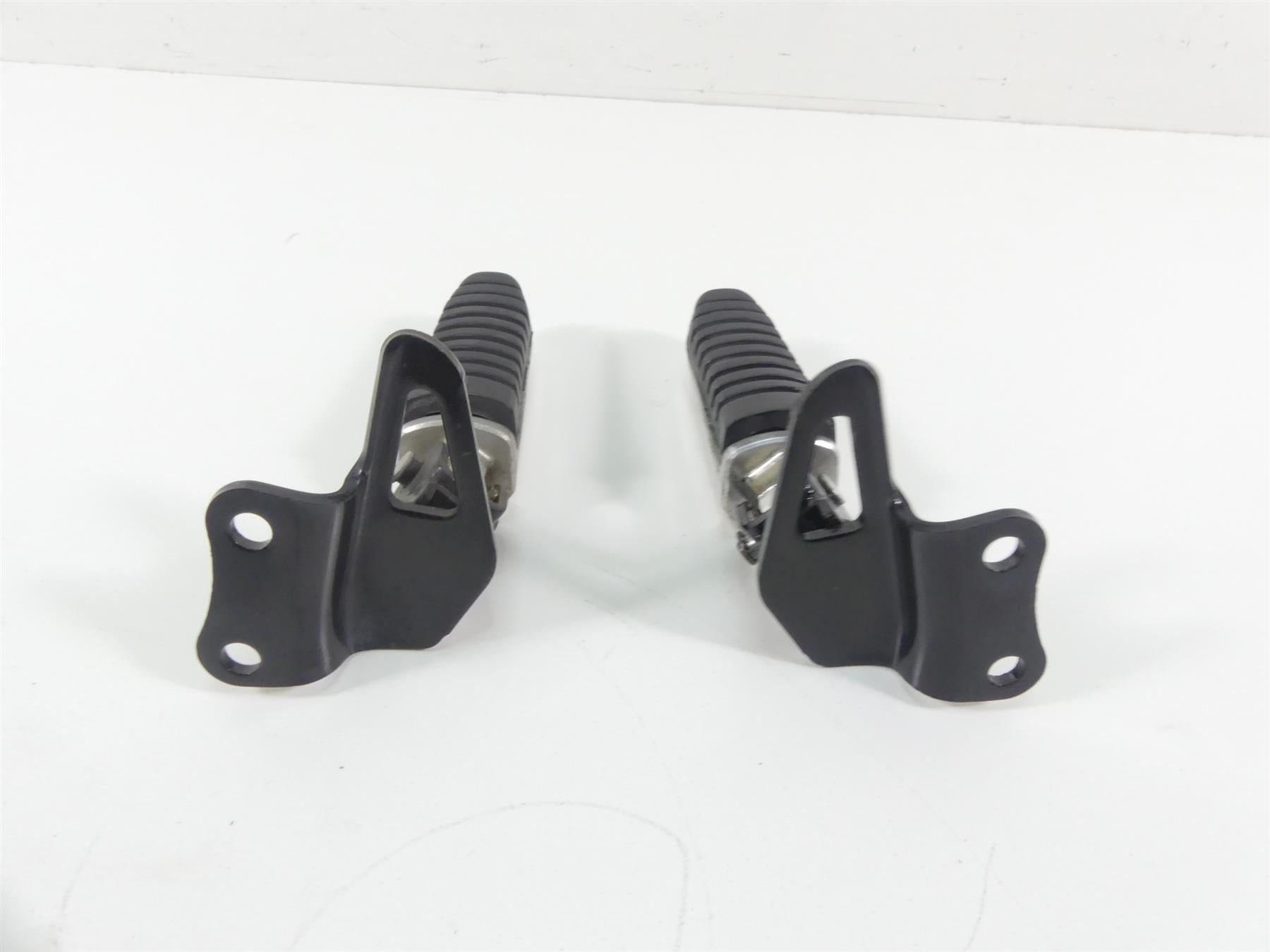 2007 Suzuki M109R VZR1800 Boulevard Passenger Rear Footpeg Set 43700-48G00 {{ shop.shopifyCountryName }} - Mototech271