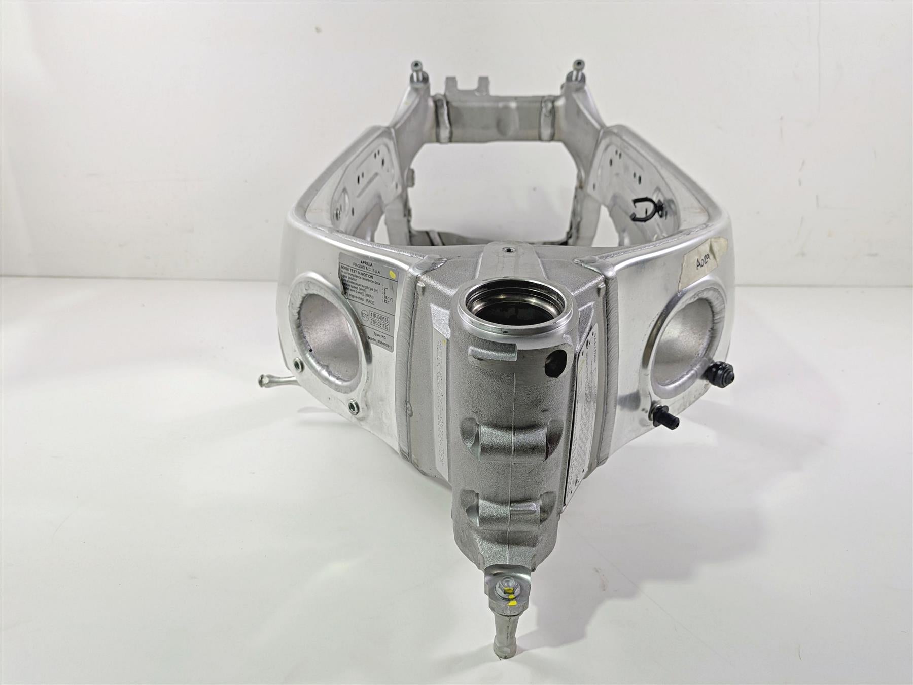 2017 Aprilia RSV 1100 Tuono V4 Factory Straight Main Frame Chassis With Salvage Tennessee Title 896962 {{ shop.shopifyCountryName }} - Mototech271