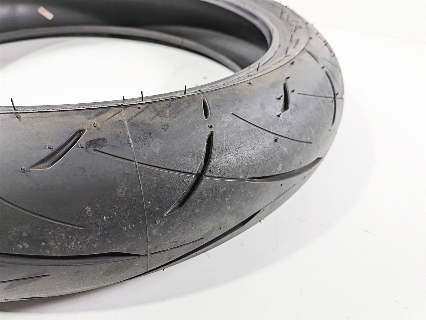 Used Front Motorcycle Tire Dunlop Sportmax Roadsport 2 120/70R17 45238704 {{ shop.shopifyCountryName }} - Mototech271