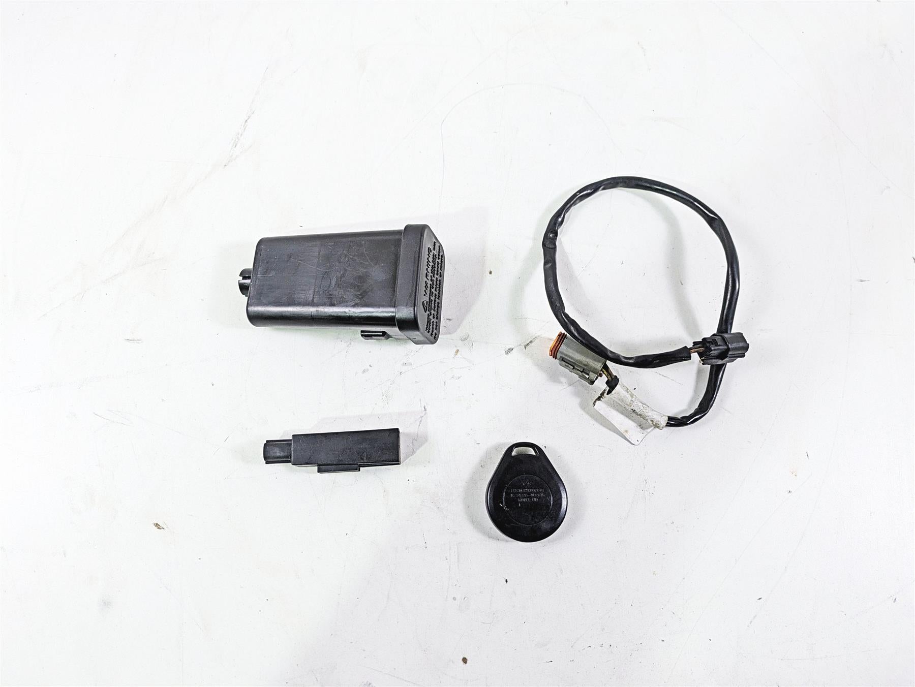 2011 Harley Touring FLHTCUSE CVO E-Glide Tssm Module Fob & Antenna 68924-07 {{ shop.shopifyCountryName }} - Mototech271
