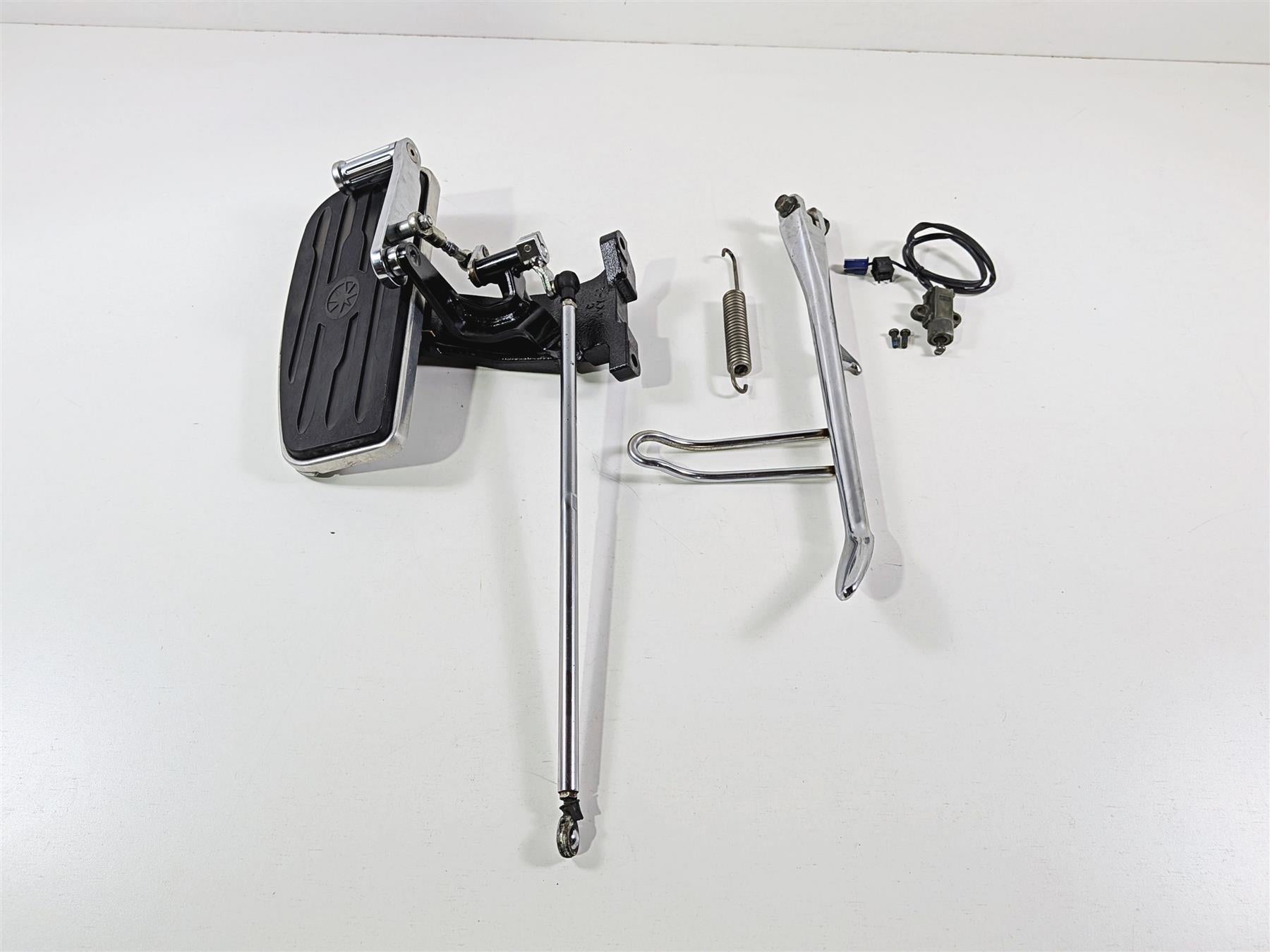 2006 Yamaha XVZ1300 Royal Star Left Floor Board & Shifter 4XY-27410-10-00 {{ shop.shopifyCountryName }} - Mototech271