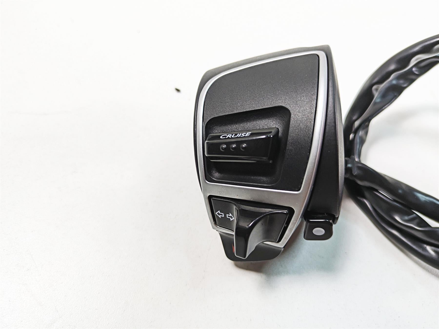 2020 Moto Guzzi V85 TT Adventure Left Blinker Cruise Control Switch 2D000339 {{ shop.shopifyCountryName }} - Mototech271