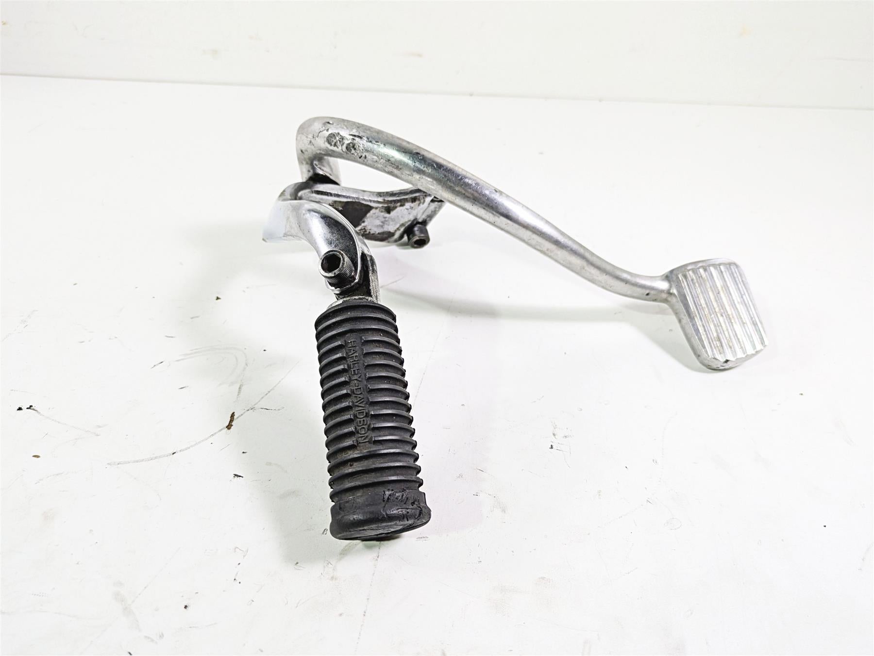 2016 Harley FXDL Dyna Low Rider Right Rider Footpeg & Brake Pedal 50666-07 {{ shop.shopifyCountryName }} - Mototech271