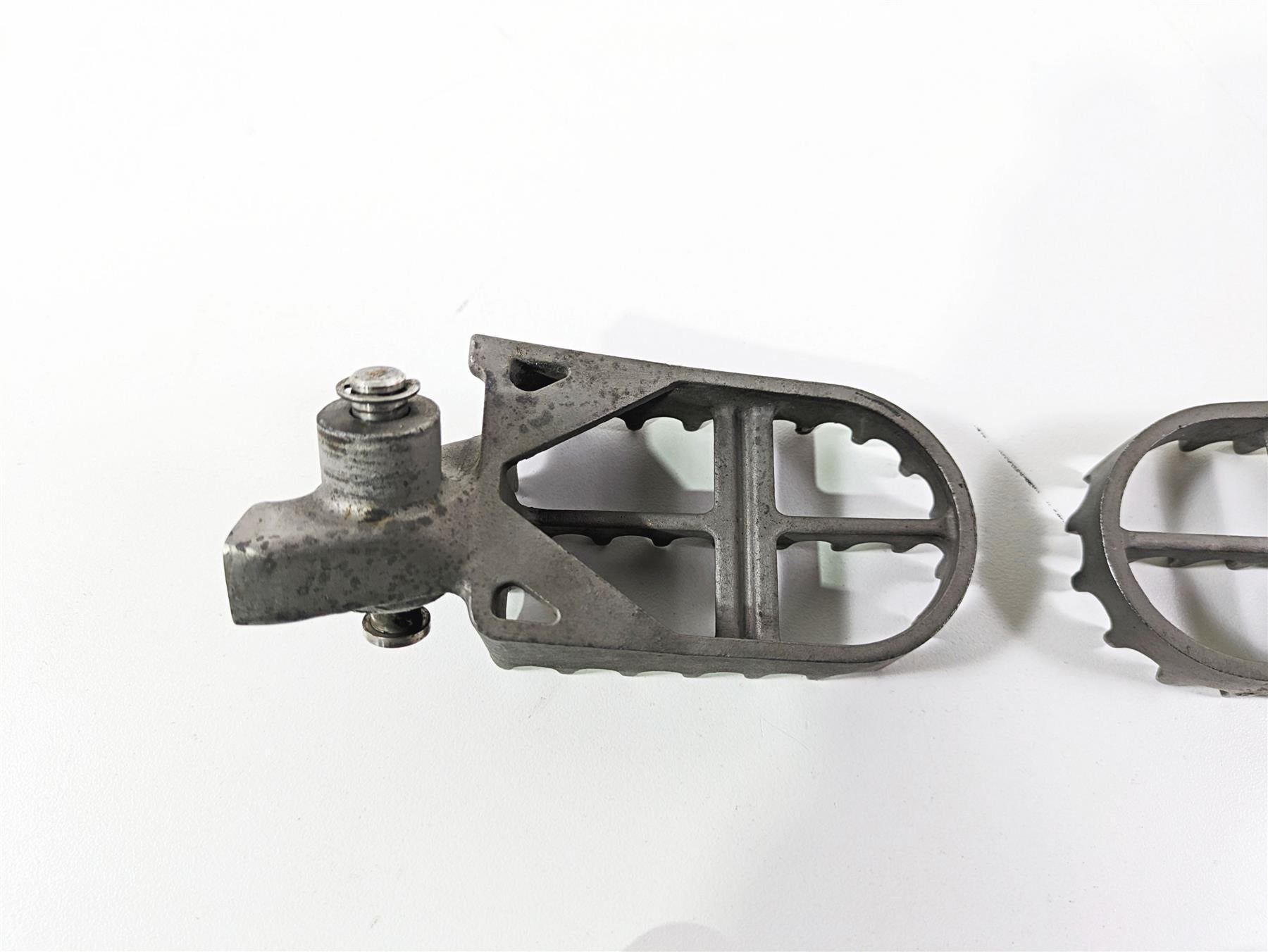 2006 BMW R1200GS K255 Adv Front Footpeg Rest Set 46717694557 {{ shop.shopifyCountryName }} - Mototech271