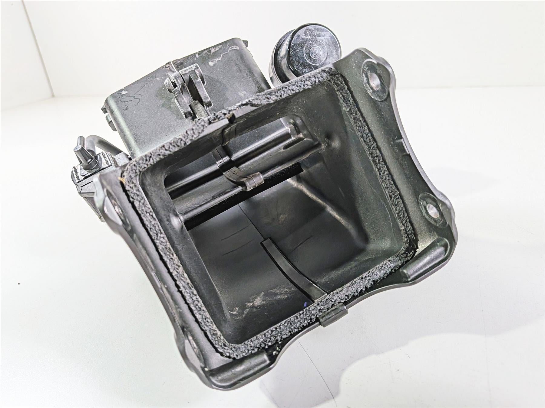 2024 Yamaha YZF R1 RN65 Front Center Air Duct Intake & Diaphragm B3L-2832E-00 {{ shop.shopifyCountryName }} - Mototech271