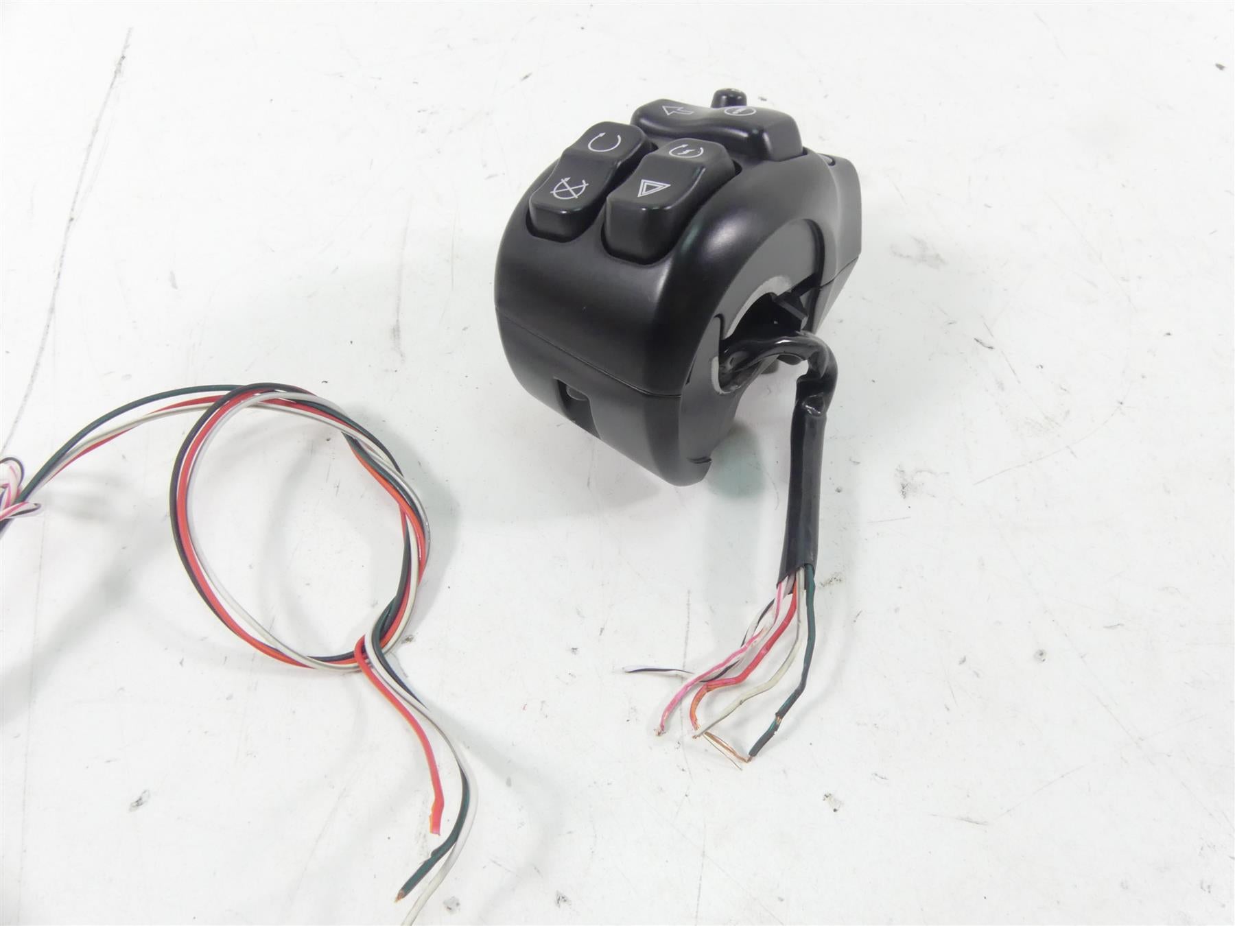 2016 Harley Touring FLTRX Road Glide Right Start Stop Control Switch 71500129C {{ shop.shopifyCountryName }} - Mototech271