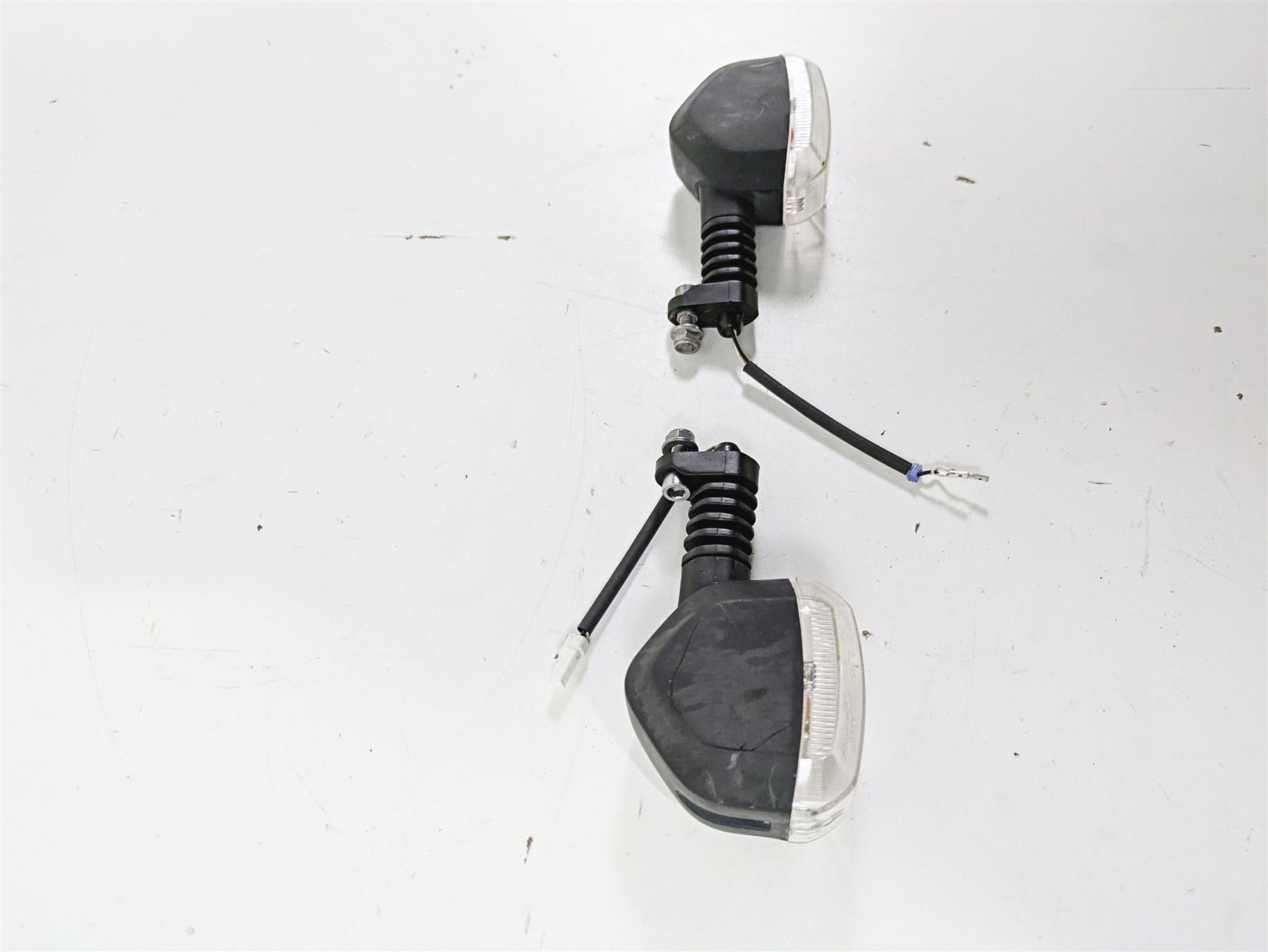 2013 Triumph Tiger 1215 Explorer Front Blinker Turn Signal Set - Read T2704205 {{ shop.shopifyCountryName }} - Mototech271