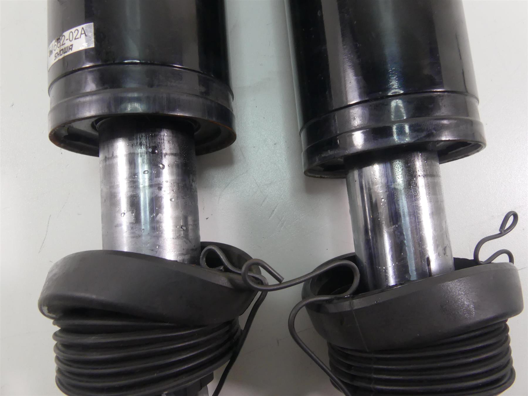 2005 Harley Touring FLHRSI Road King Rear 12" Air Shock Damper Set 54662-02A {{ shop.shopifyCountryName }} - Mototech271