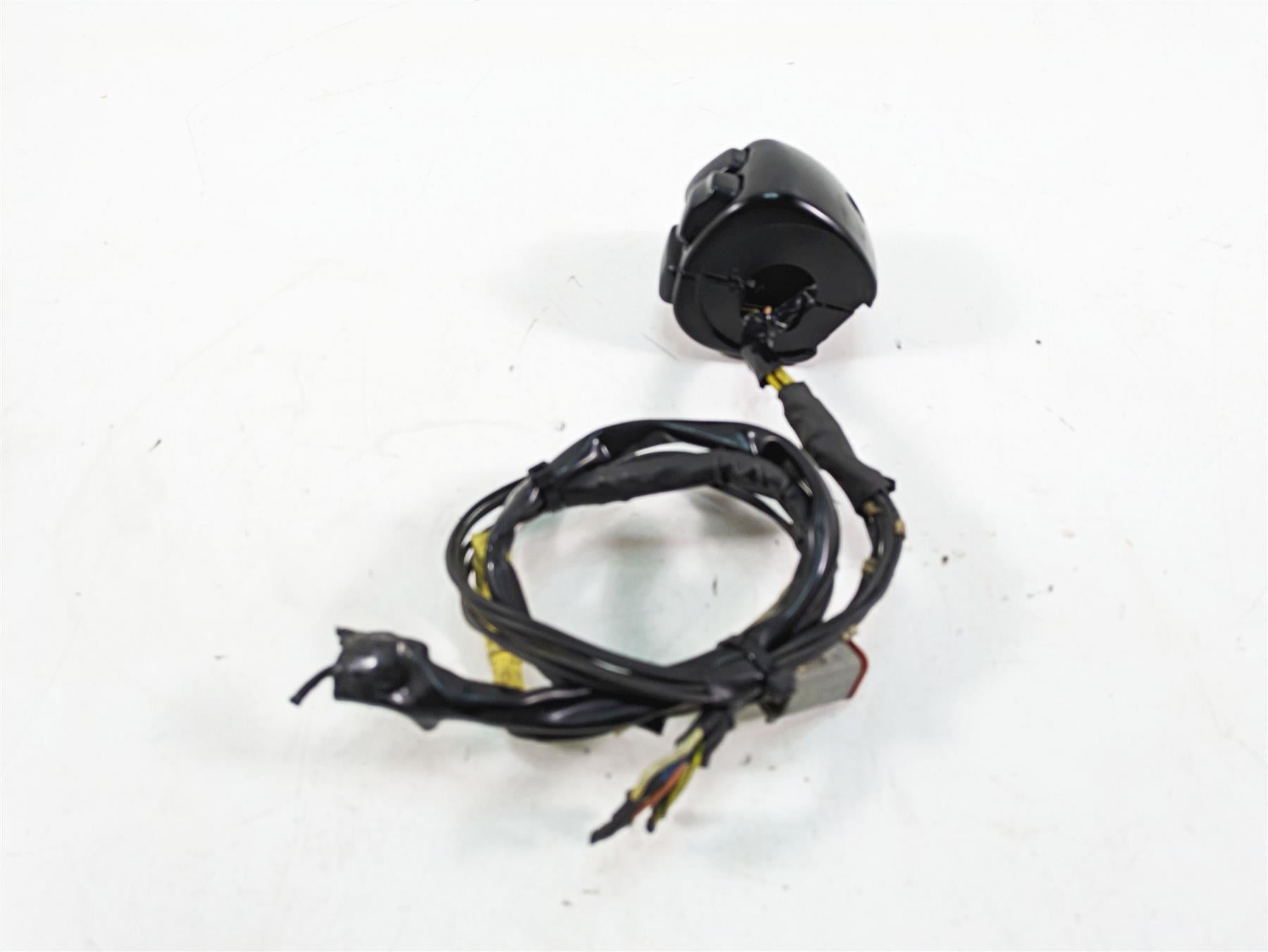 2005 Harley Dyna FXDL Low Rider Left Hand Control Switch - Read 71682-06A {{ shop.shopifyCountryName }} - Mototech271
