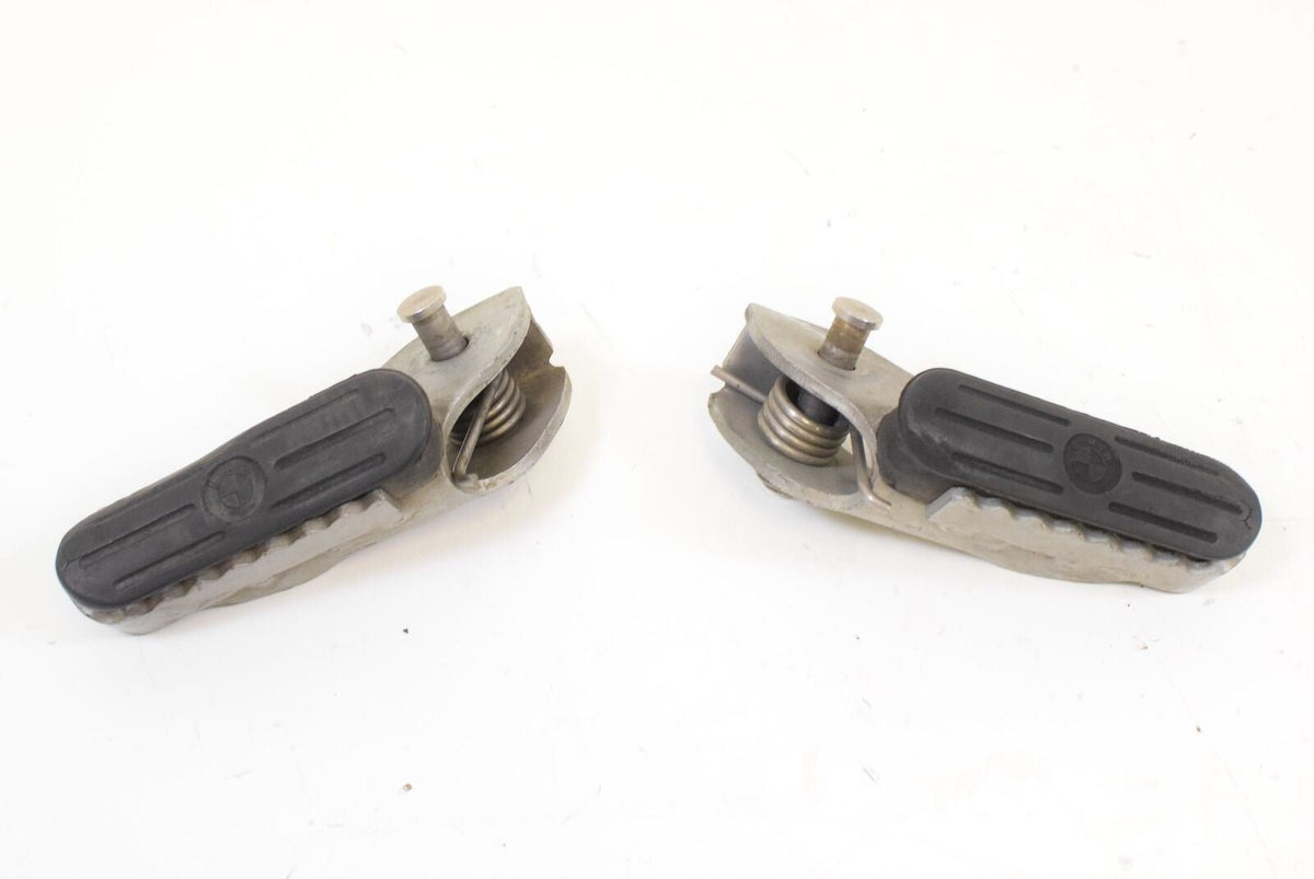05 BMW R1200GS R1200 GS K25 Front Rider Driver Footpeg SET 46717729281 {{ shop.shopifyCountryName }} - Mototech271