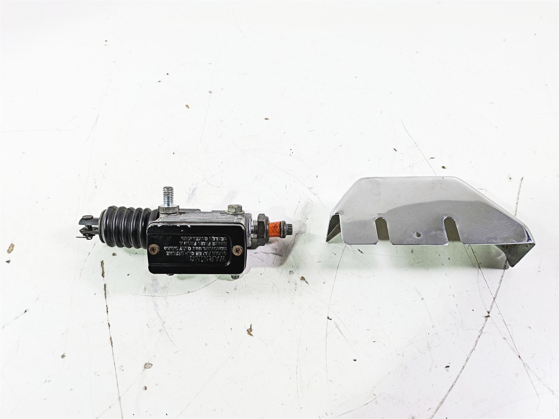 1992 Harley FLSTC Softail Heritage Rear Brake Master Cylinder + Cover 42468-87E {{ shop.shopifyCountryName }} - Mototech271