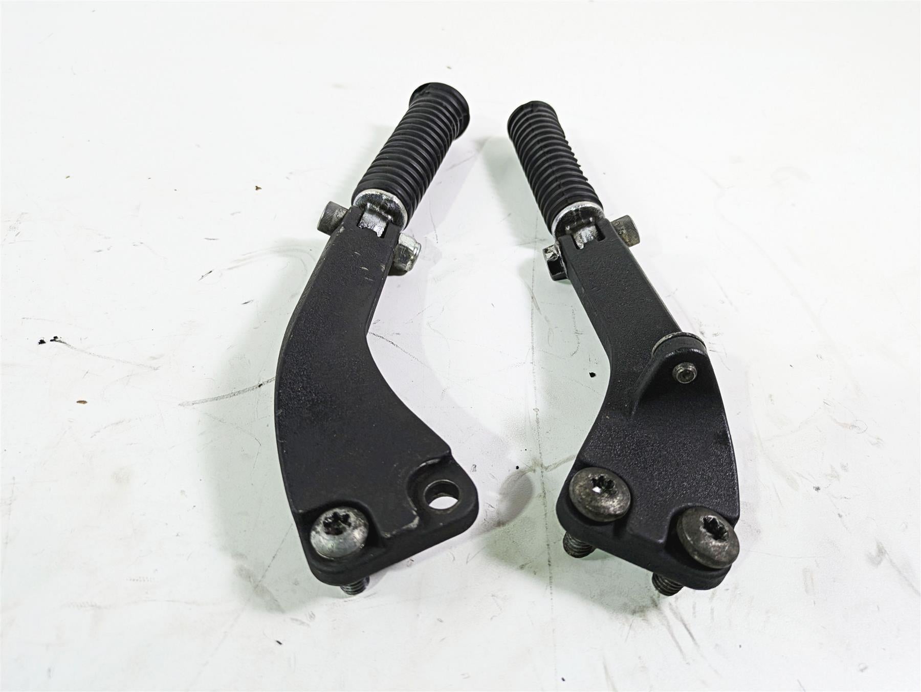 2016 Harley FXDL Dyna Low Rider Rear Passenger Footpeg Set 49224-06A 49230-06 {{ shop.shopifyCountryName }} - Mototech271