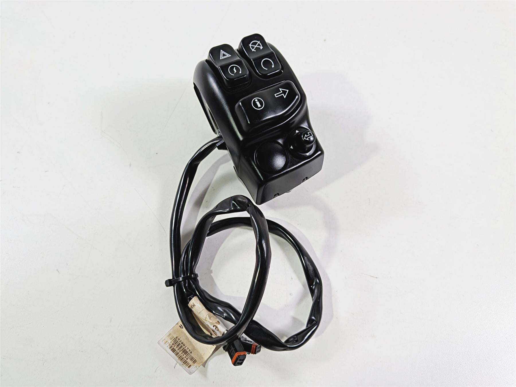 2018 Harley FLHTCU Touring Electra Glide Right Hand Control Switch 71500129C-Mototech271