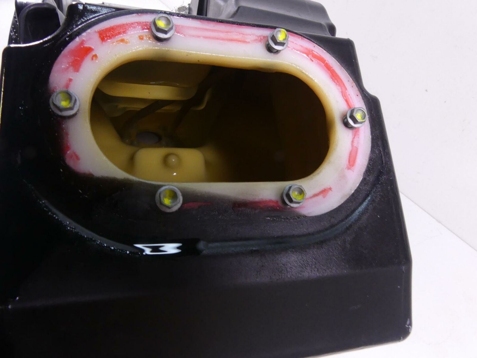 2016 Aprilia RSV 1100 Tuono V4 RR Fuel Gas Petrol Tank & Cover 2H000880000Z4 {{ shop.shopifyCountryName }} - Mototech271