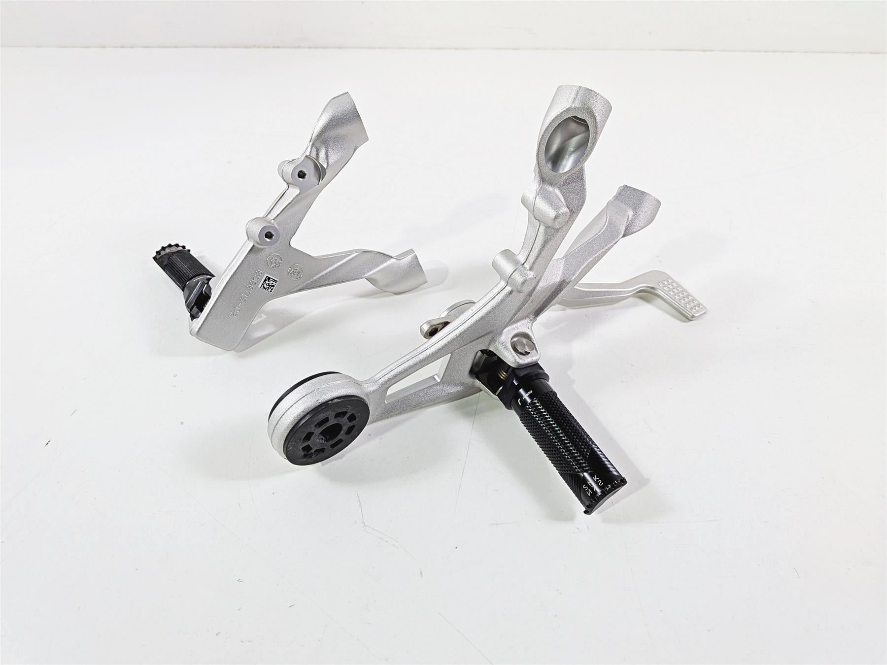 2022 BMW S1000RR K67 Left Right Rizoma Foot Peg Set & Mounts 46718568715-Mototech271