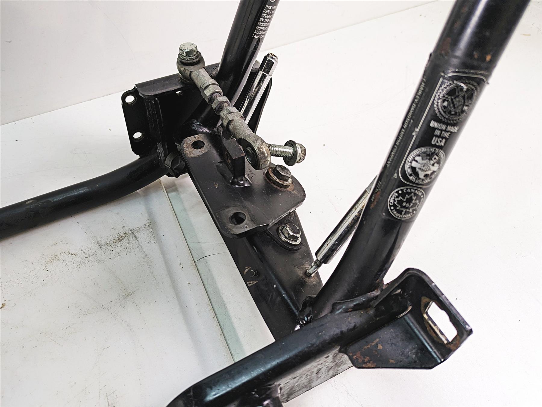 1999 Harley Touring FLHTC Electra Glide Straight Main Frame Chassis With Texas Salvage Title 47900-01 {{ shop.shopifyCountryName }} - Mototech271