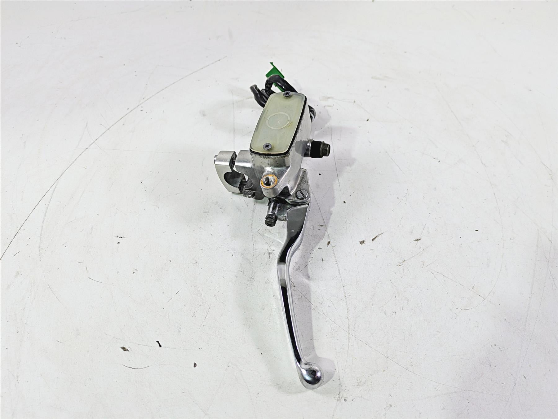 2004 Yamaha XVZ1300 Royal Star Front Brake Master Cylinder 4XY-W2587-01-00 {{ shop.shopifyCountryName }} - Mototech271