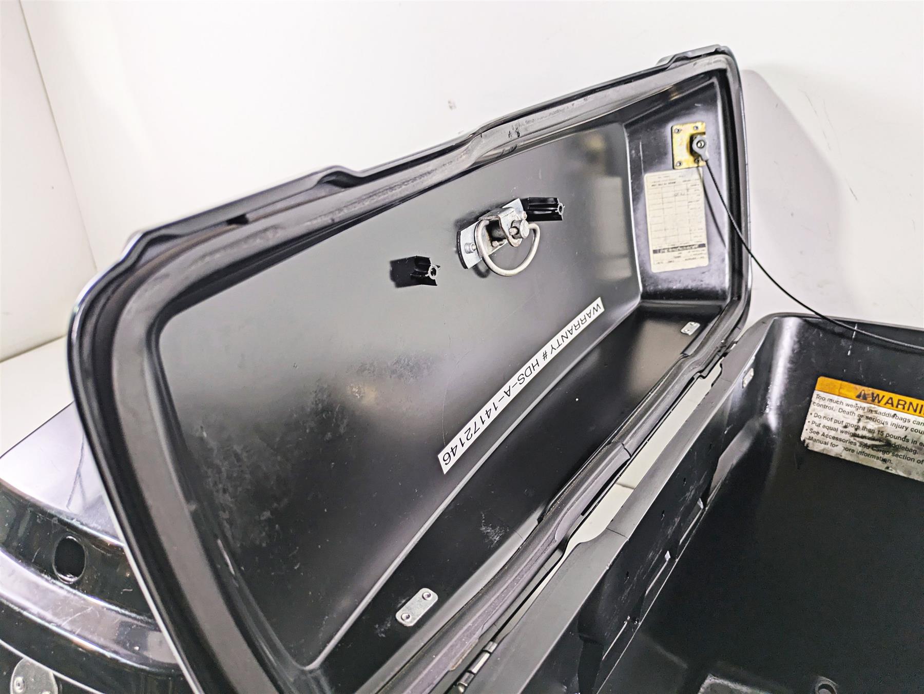 2008 Harley Touring FLHTP Electra Glide Saddlebag Saddle Bag Set 90634-93 {{ shop.shopifyCountryName }} - Mototech271
