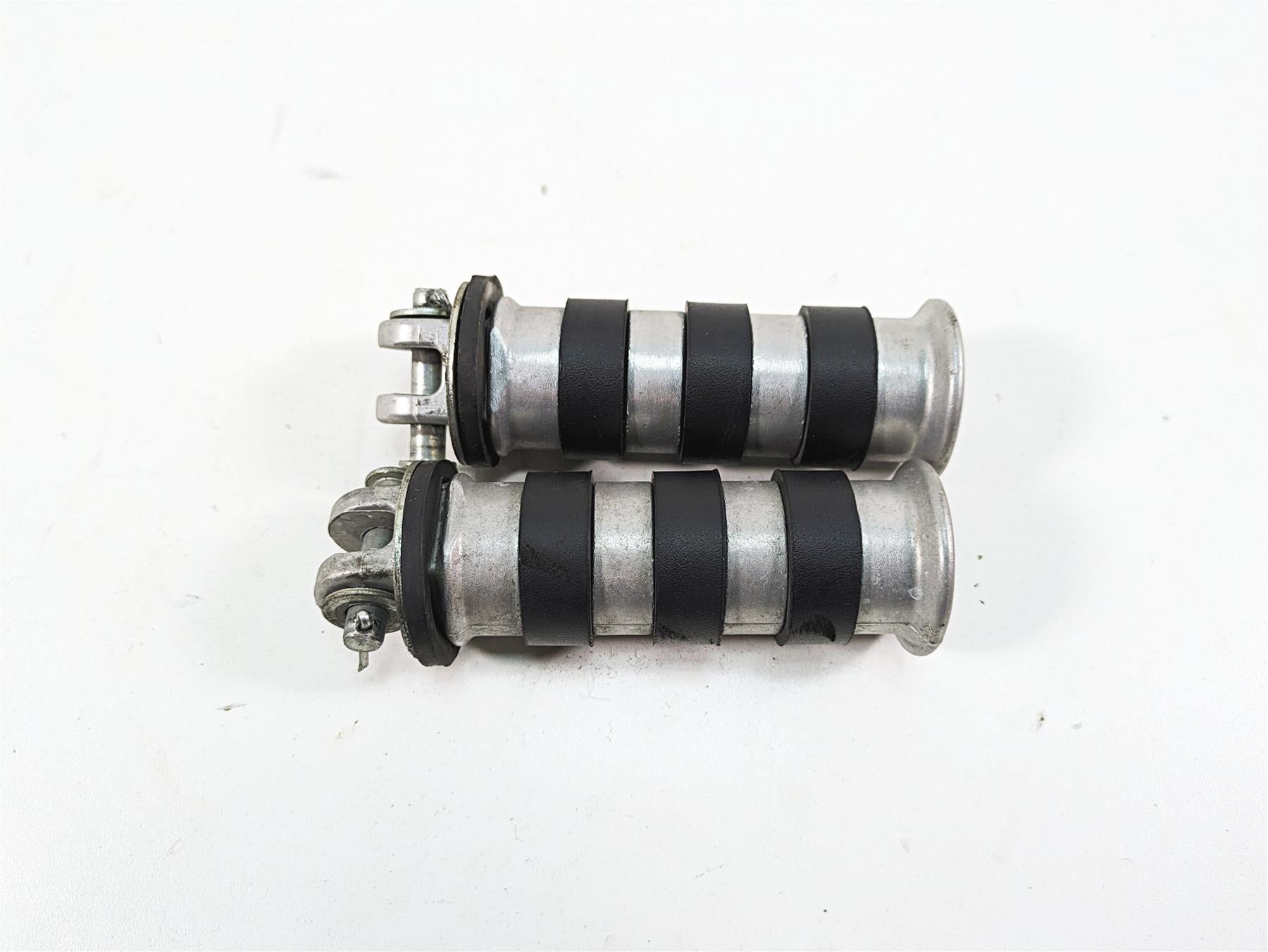2006 Honda VT1100 C2 Shadow Rear Passenger Footpeg Rest Set 50715-MBA-020 {{ shop.shopifyCountryName }} - Mototech271