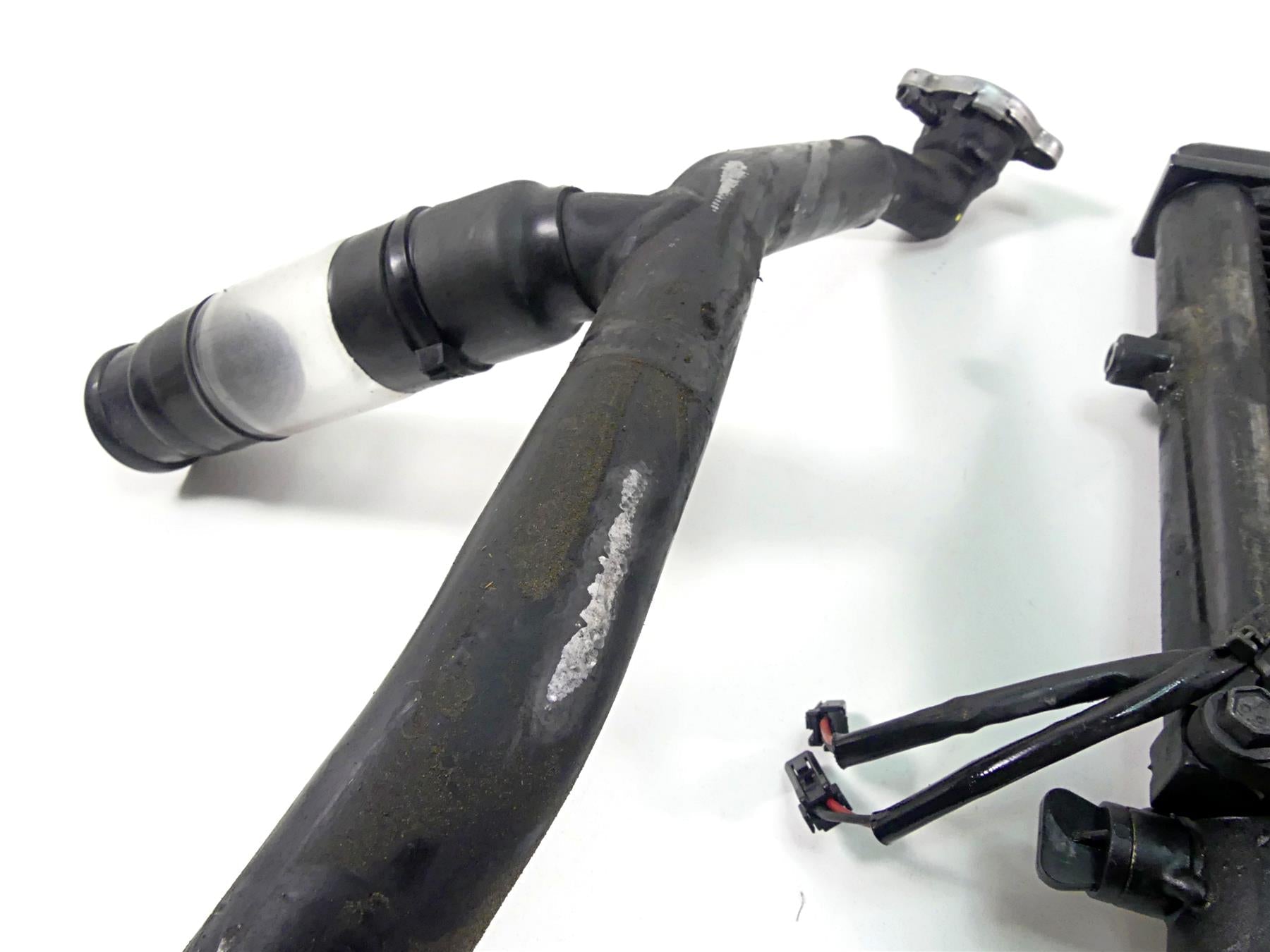 2014 Harley VRSCF Muscle V-Rod Radiator Fans Hoses Set 26721-04C 26800027 {{ shop.shopifyCountryName }} - Mototech271