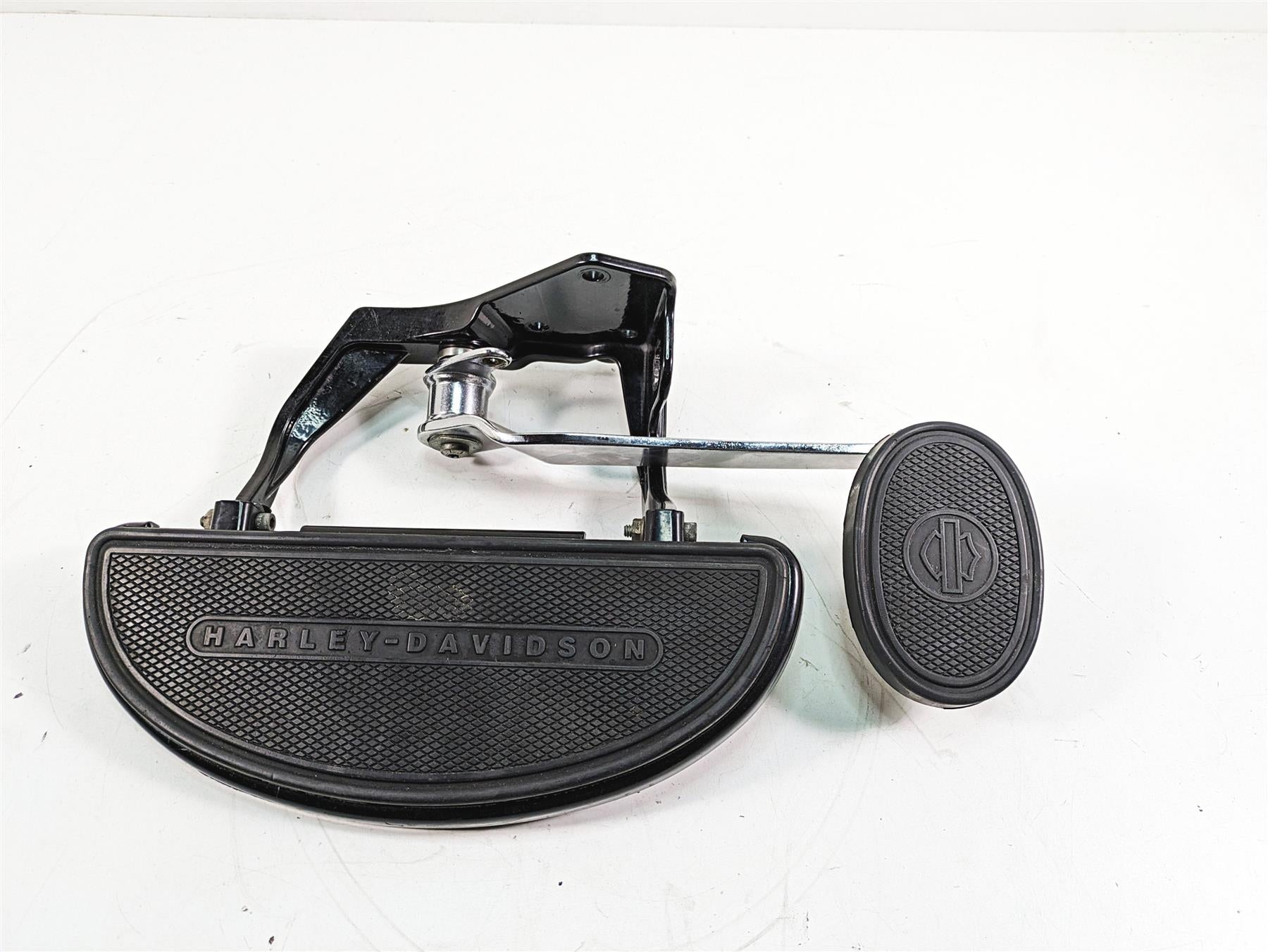 2009 Harley Softail FLSTSB Cross Bones Right Floor Board & Br Ped Set 50600026 {{ shop.shopifyCountryName }} - Mototech271