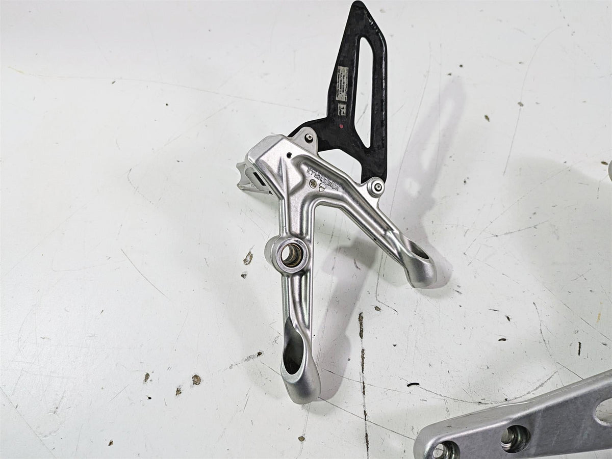 2015 Ducati Panigale 1299 S Left Footpeg & Frame Holder 8291E061AA 82424631AA {{ shop.shopifyCountryName }} - Mototech271