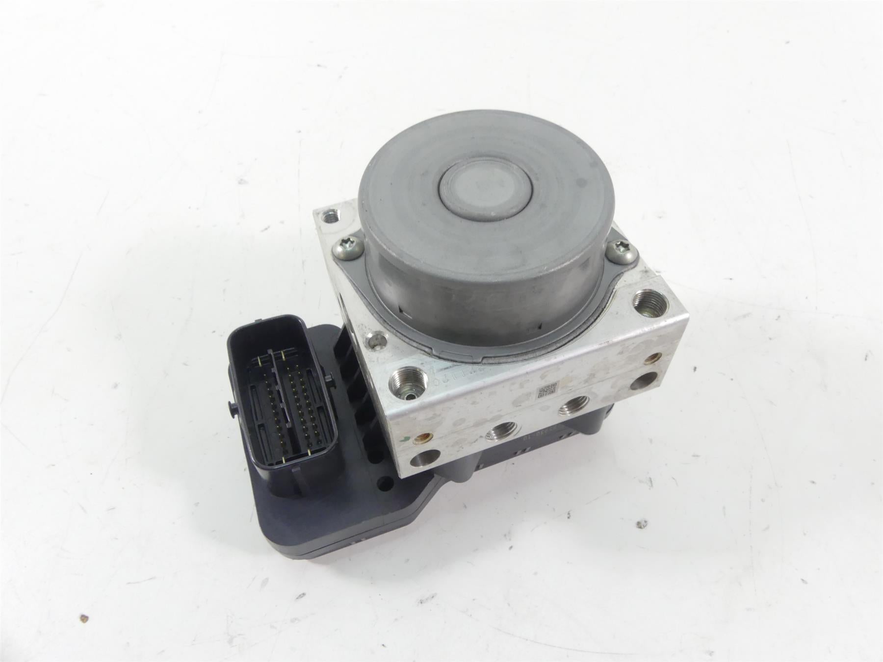 2013 Yamaha VMX17 V-Max 1700 Abs Brake Pump Pressure Module 2S3-85930-10-00 {{ shop.shopifyCountryName }} - Mototech271