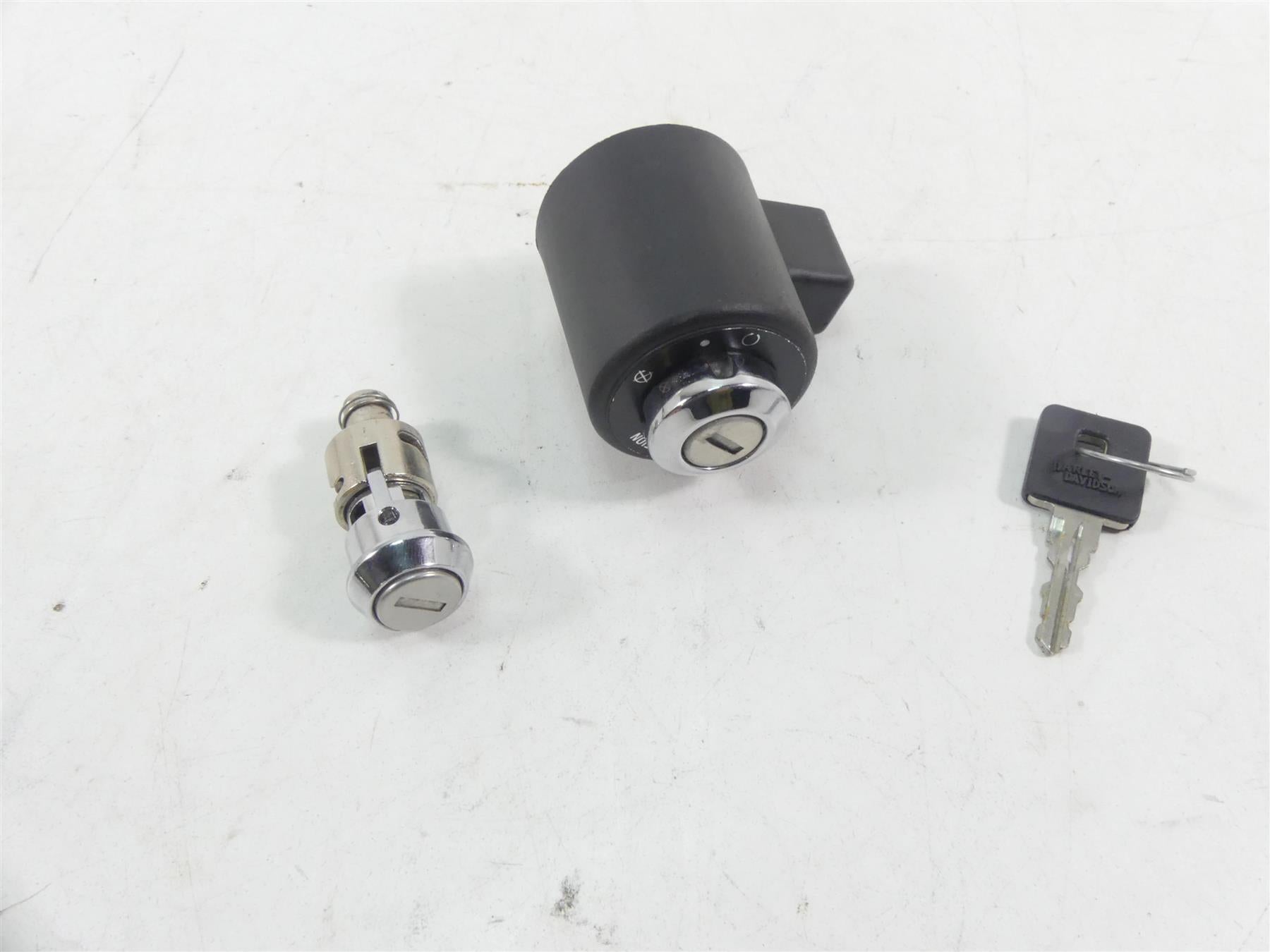 2019 Harley XL883 N Sportster Iron Ignition Switch Steering Lock Key 71400083